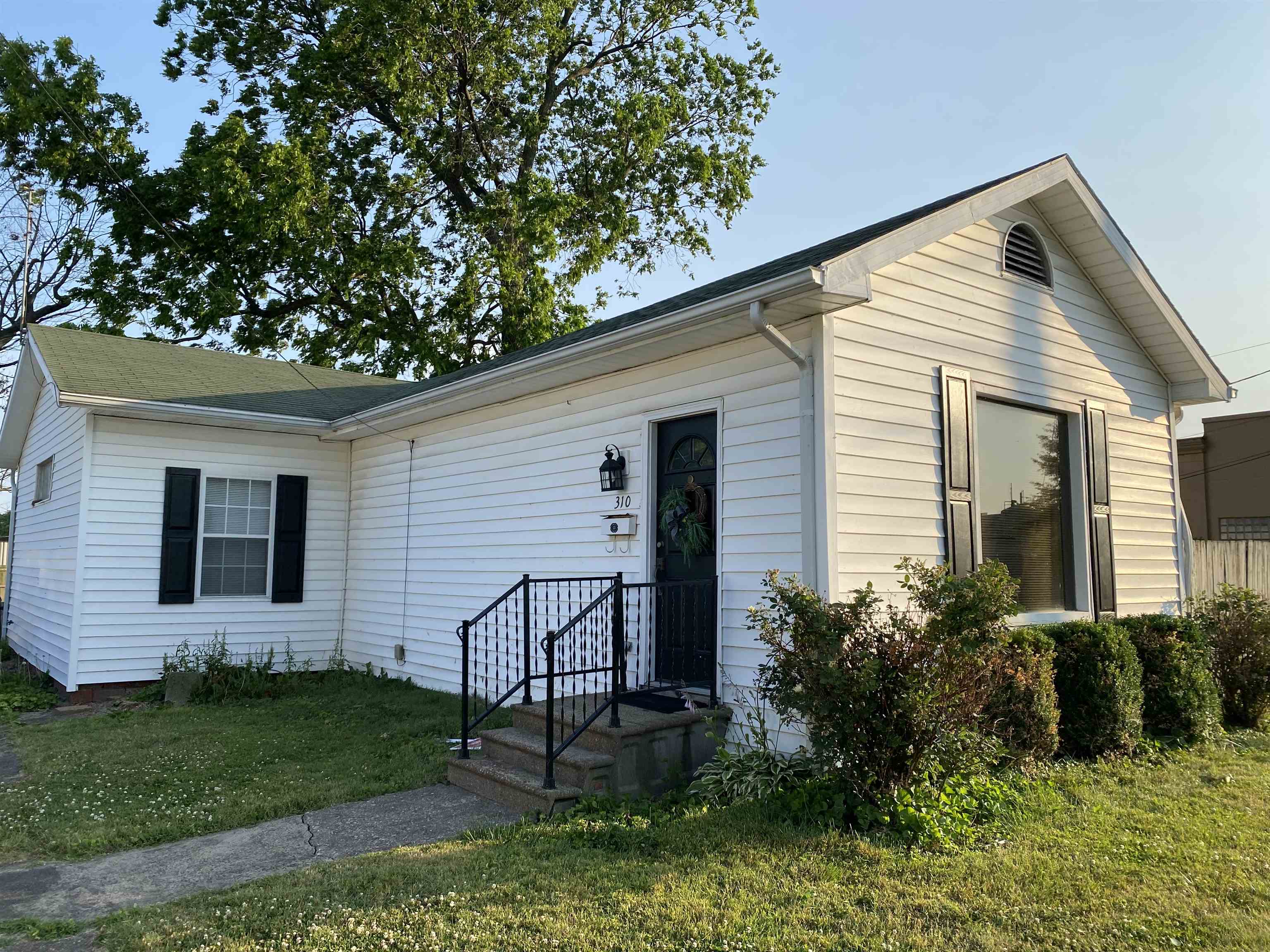 310 25th Street, Owensboro, Kentucky 42301, 2 Bedrooms Bedrooms, ,1 BathroomBathrooms,Single Family Residence,For Sale,25th Street,87229