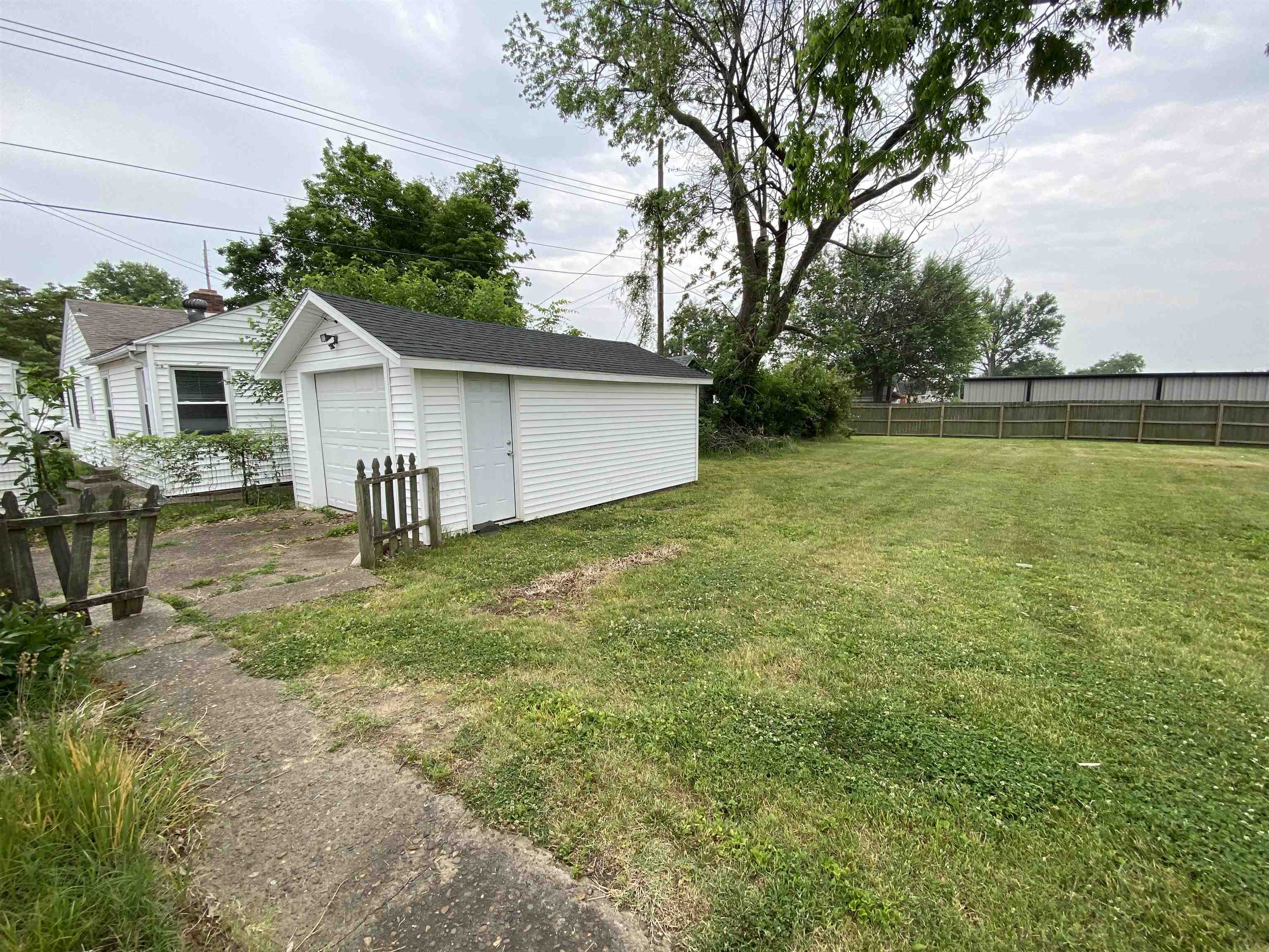 310 25th Street, Owensboro, Kentucky 42301, 2 Bedrooms Bedrooms, ,1 BathroomBathrooms,Single Family Residence,For Sale,25th Street,87229