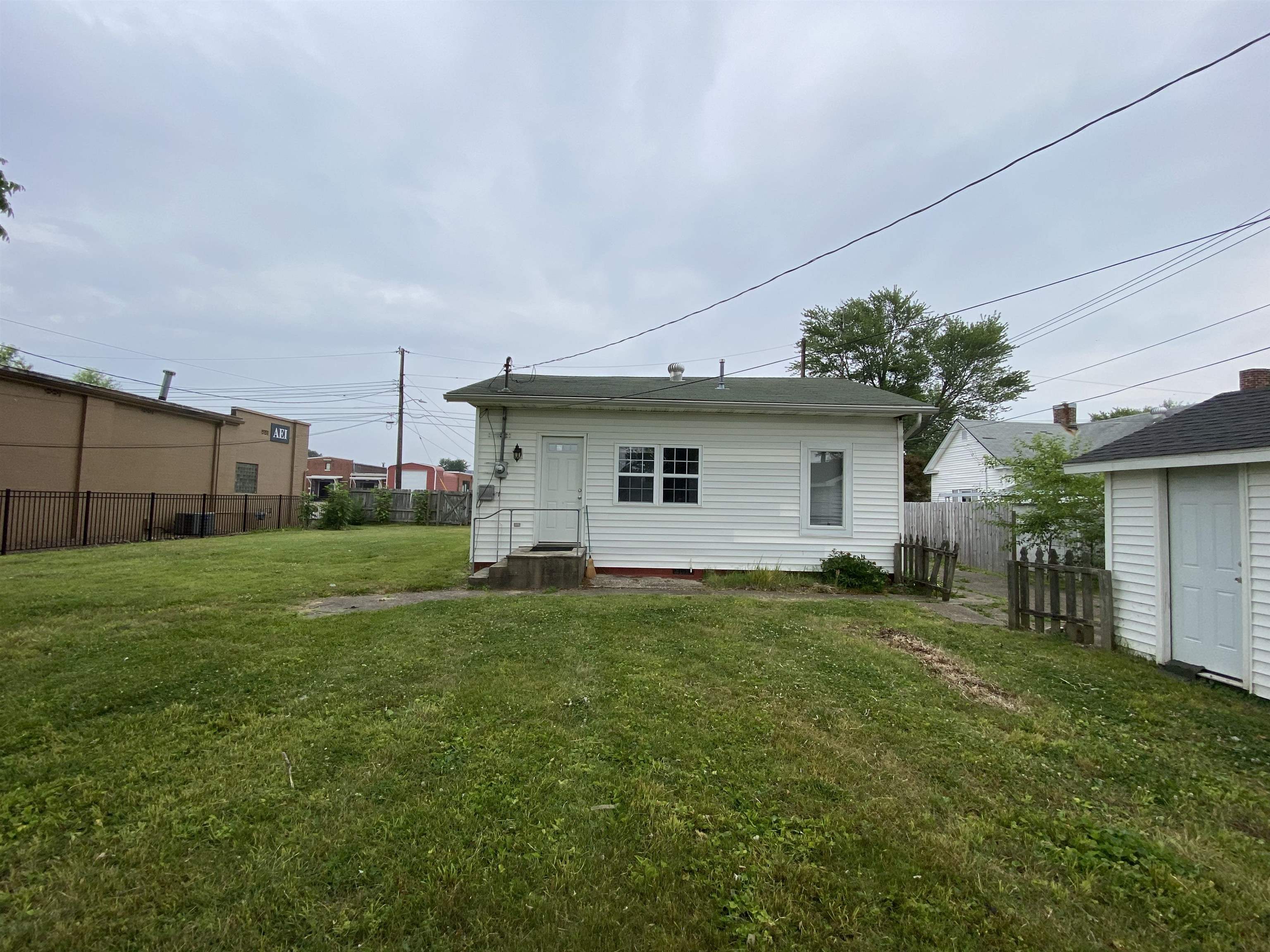 310 25th Street, Owensboro, Kentucky 42301, 2 Bedrooms Bedrooms, ,1 BathroomBathrooms,Single Family Residence,For Sale,25th Street,87229