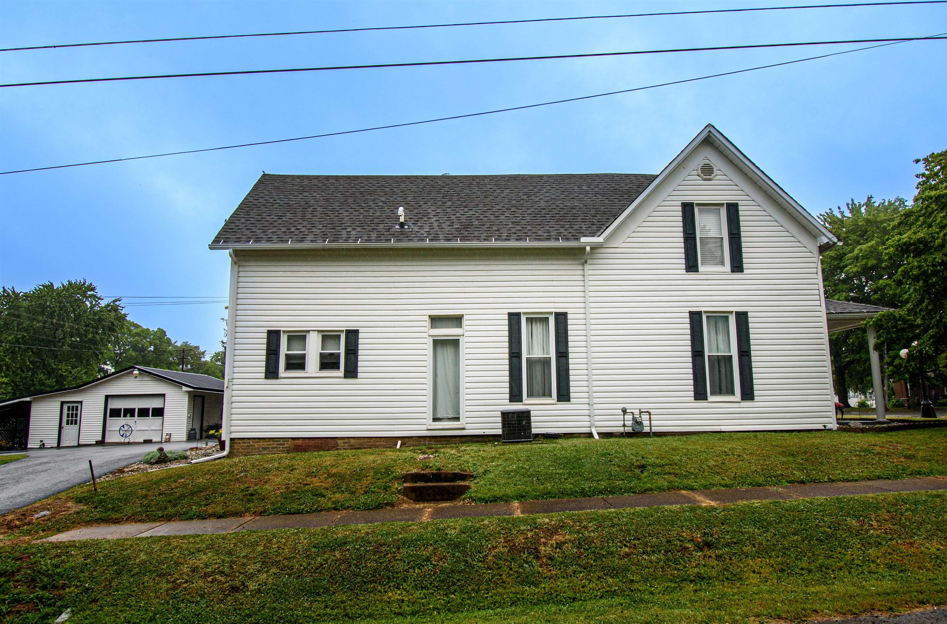 385 Main St, Sacramento, Kentucky 42372, 4 Bedrooms Bedrooms, ,2 BathroomsBathrooms,Single Family Residence,For Sale,Main St,87272