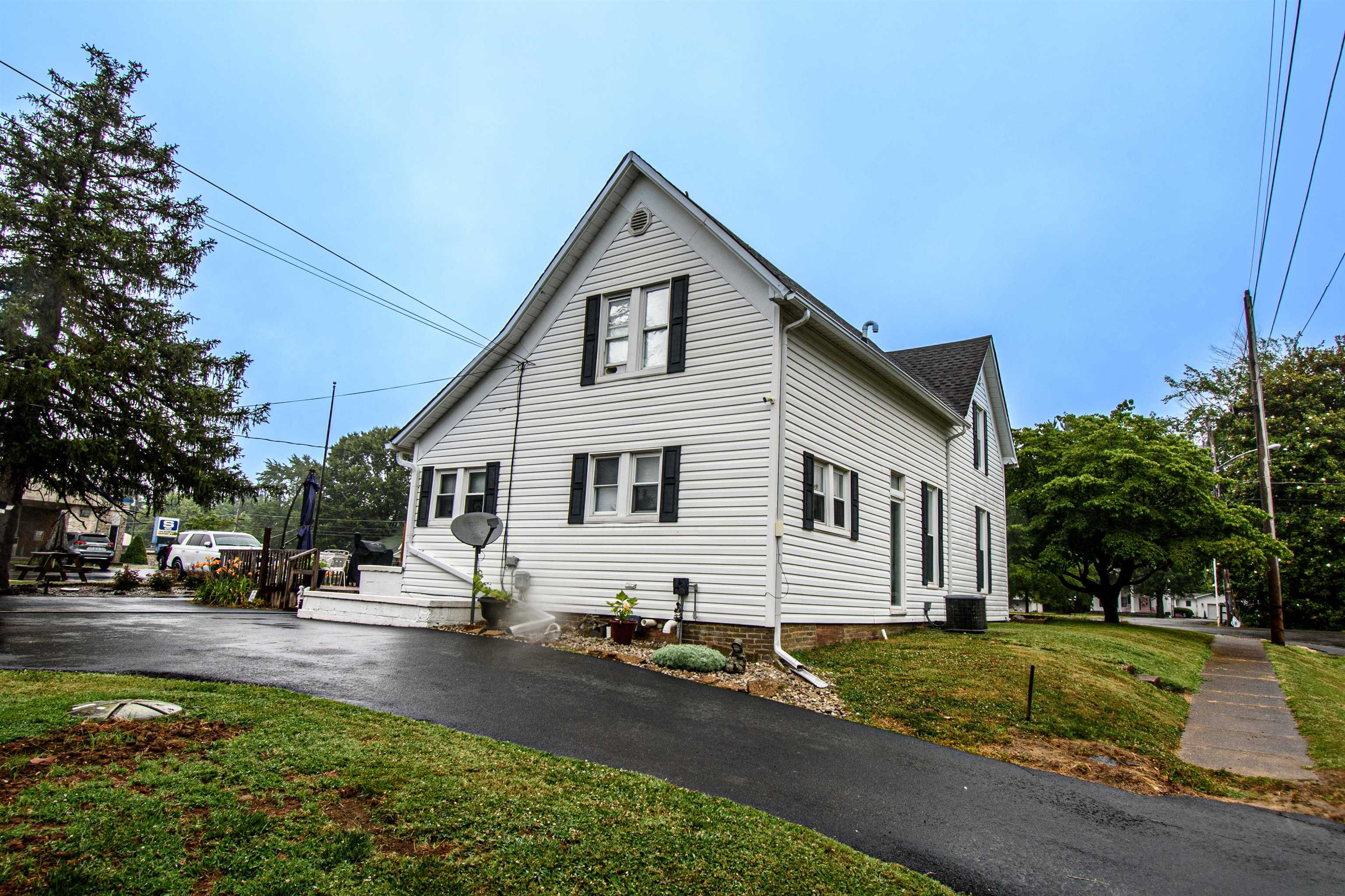 385 Main St, Sacramento, Kentucky 42372, 4 Bedrooms Bedrooms, ,2 BathroomsBathrooms,Single Family Residence,For Sale,Main St,87272