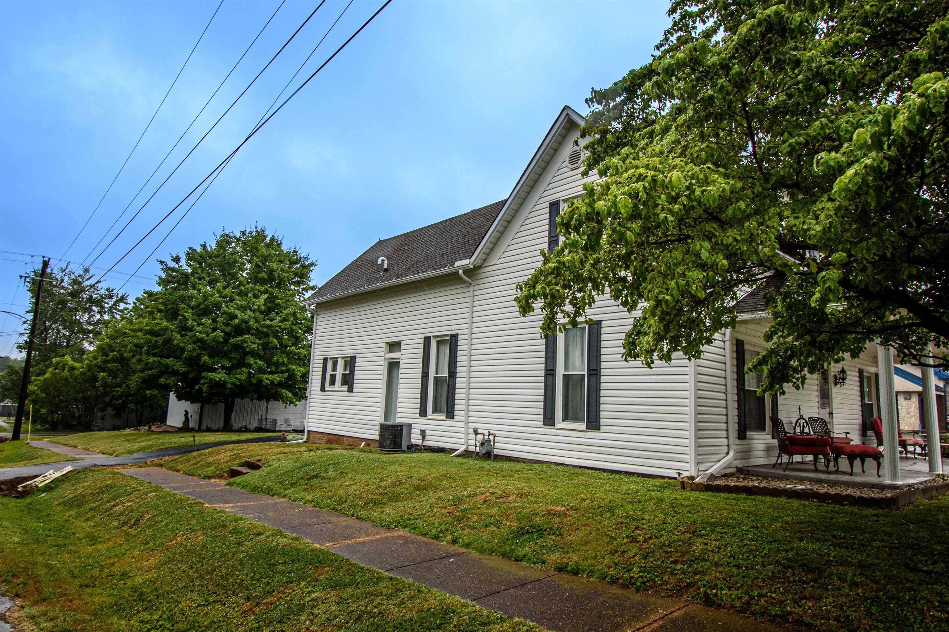 385 Main St, Sacramento, Kentucky 42372, 4 Bedrooms Bedrooms, ,2 BathroomsBathrooms,Single Family Residence,For Sale,Main St,87272