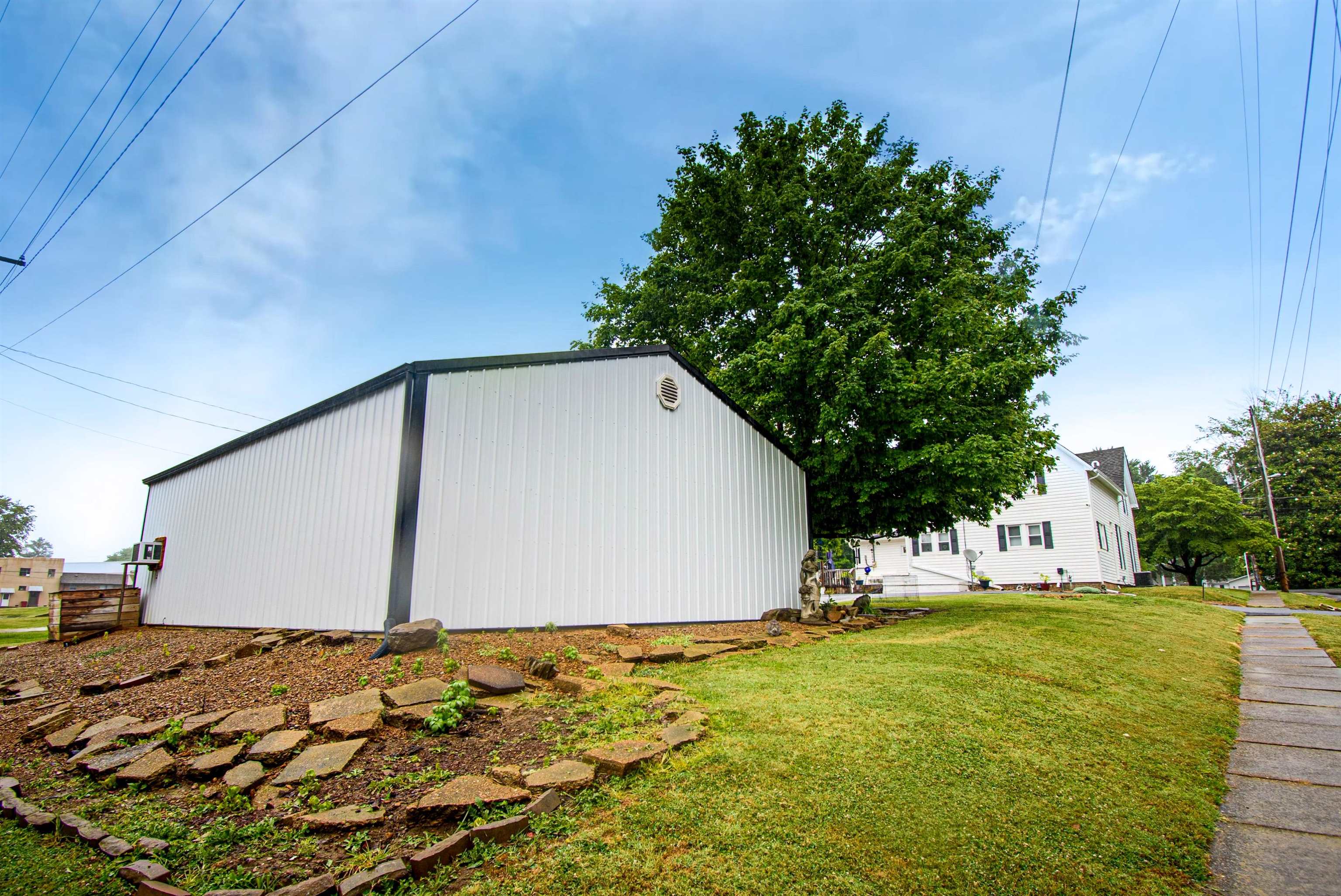 385 Main St, Sacramento, Kentucky 42372, 4 Bedrooms Bedrooms, ,2 BathroomsBathrooms,Single Family Residence,For Sale,Main St,87272