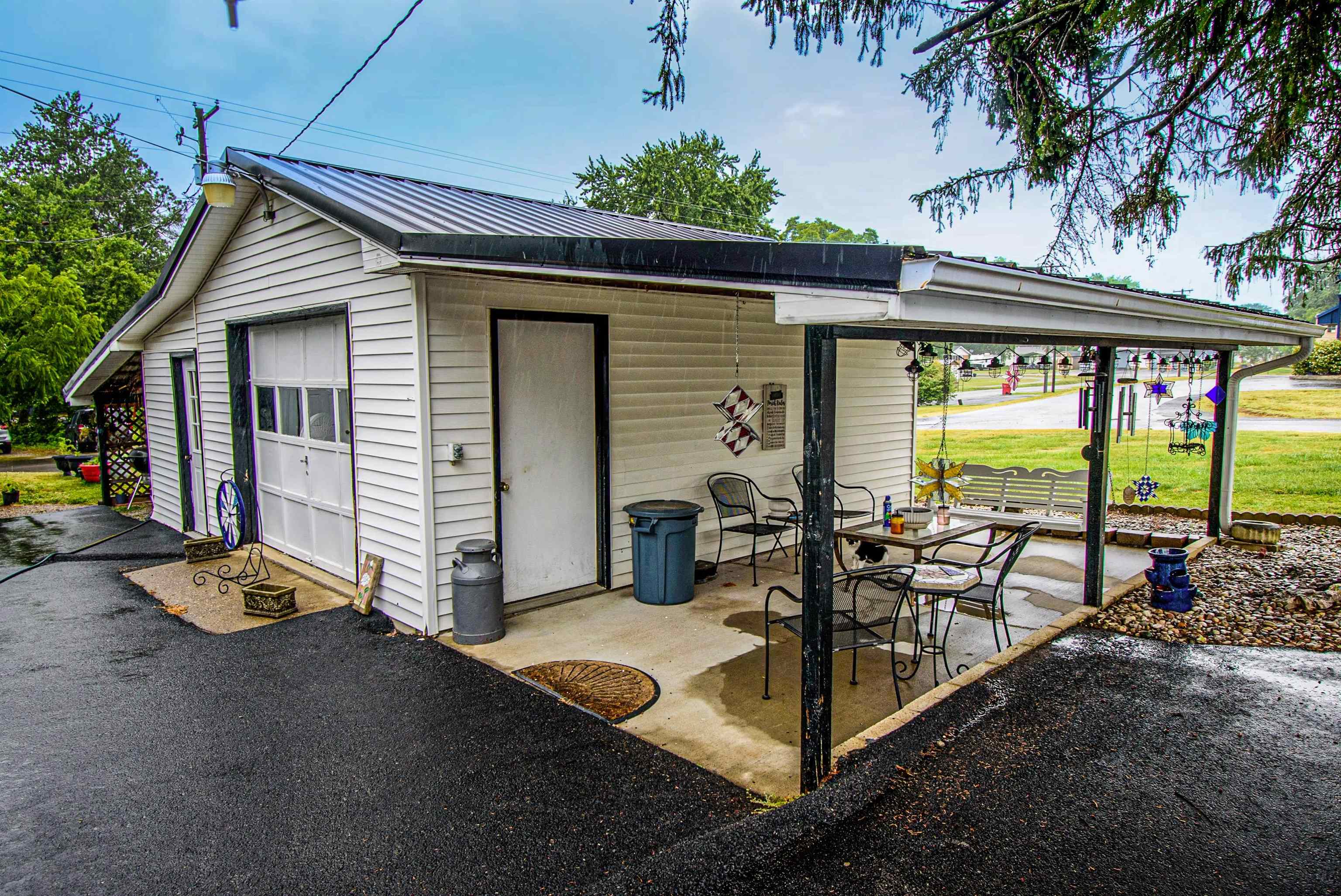 385 Main St, Sacramento, Kentucky 42372, 4 Bedrooms Bedrooms, ,2 BathroomsBathrooms,Single Family Residence,For Sale,Main St,87272