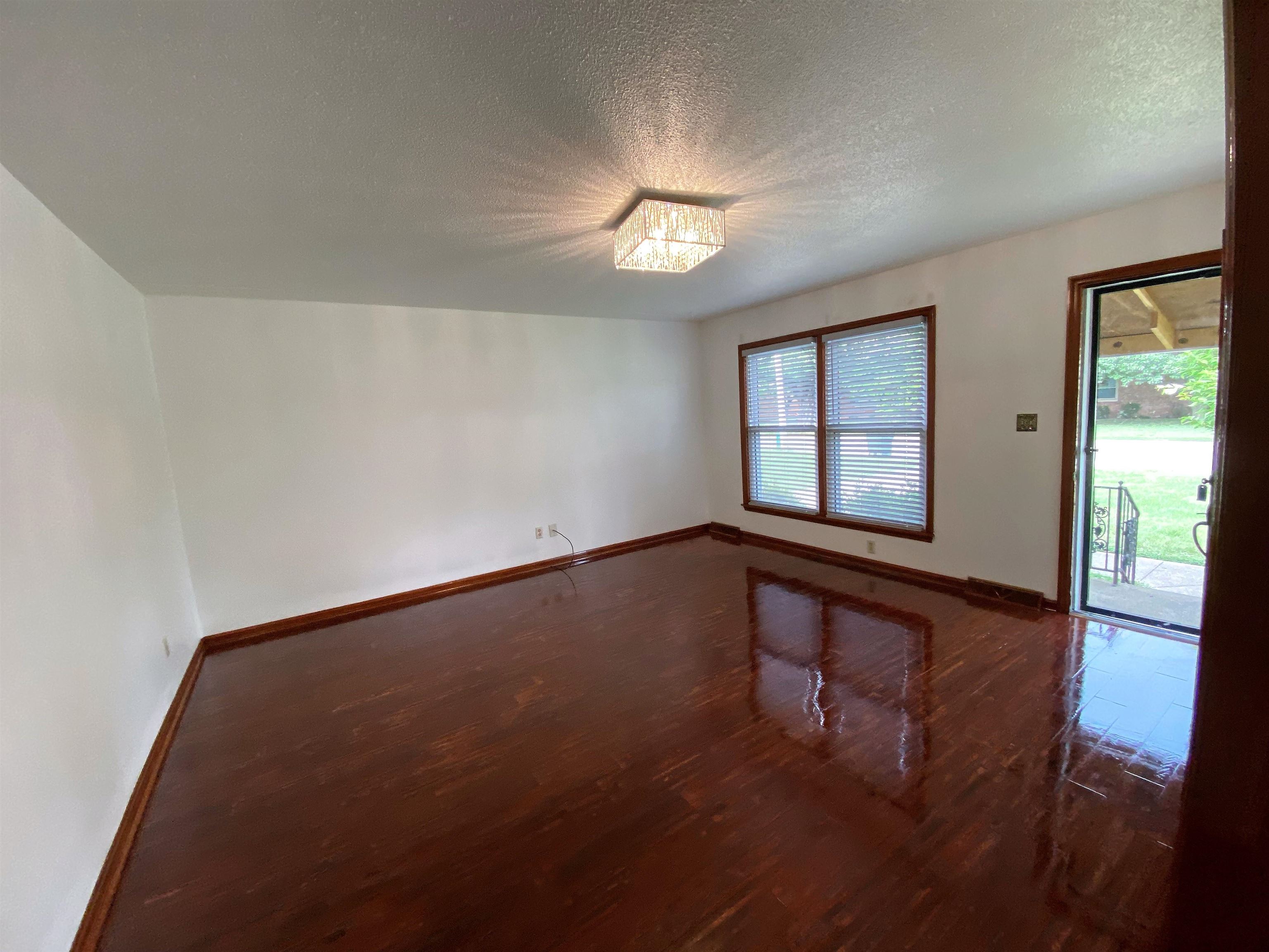 926 Walnut Park Dr., Owensboro, Kentucky 42301, 3 Bedrooms Bedrooms, ,1 BathroomBathrooms,Single Family Residence,For Sale,Walnut Park Dr.,87311