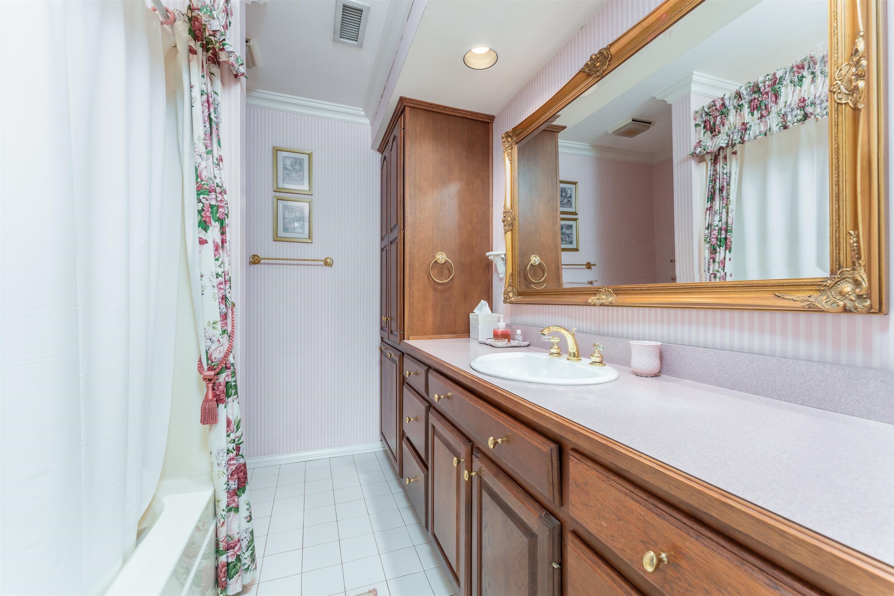 3811 Sandwedge Court, Owensboro, Kentucky 42303, 5 Bedrooms Bedrooms, ,4 BathroomsBathrooms,Single Family Residence,For Sale,Sandwedge Court,87329