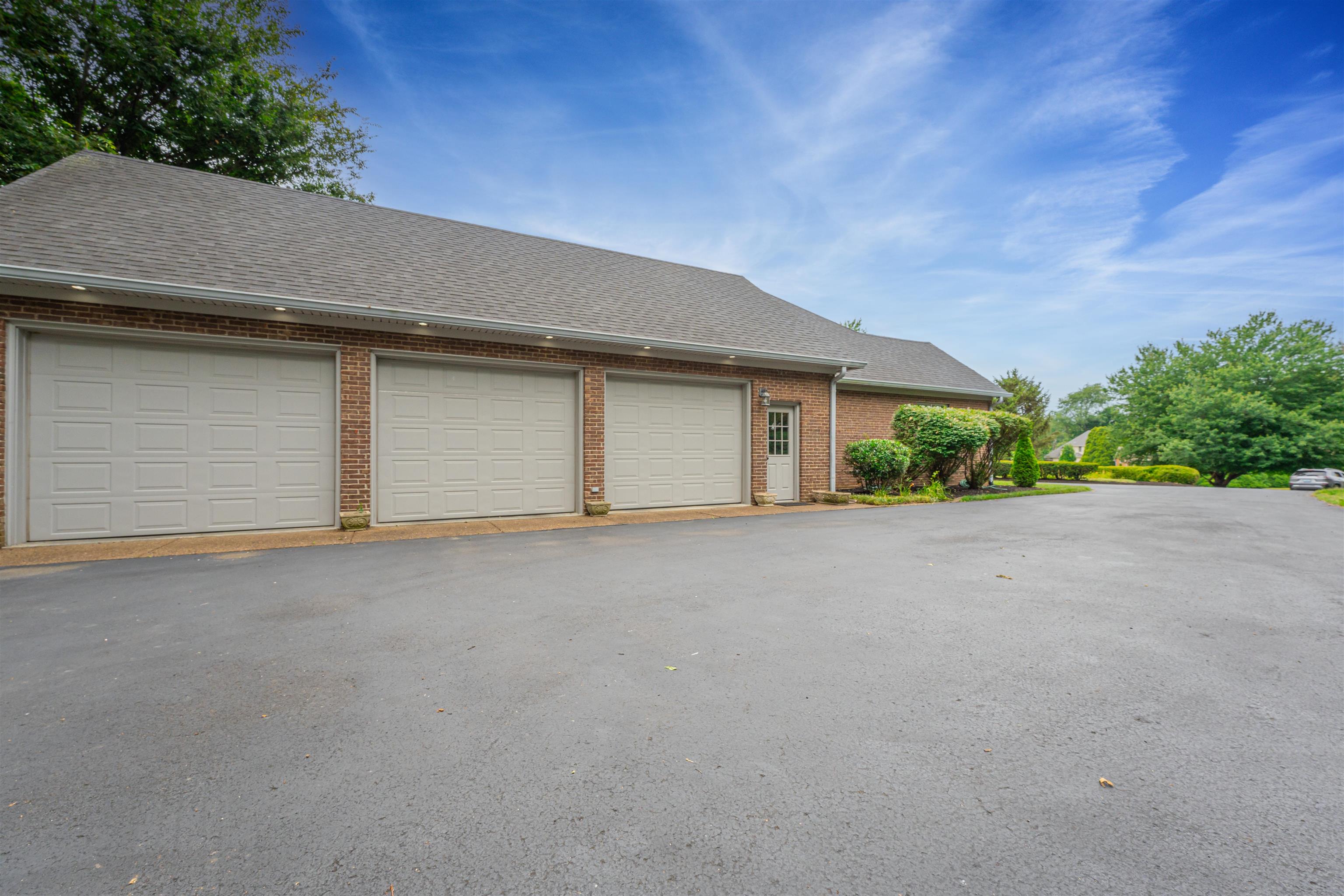 3811 Sandwedge Court, Owensboro, Kentucky 42303, 5 Bedrooms Bedrooms, ,4 BathroomsBathrooms,Single Family Residence,For Sale,Sandwedge Court,87329