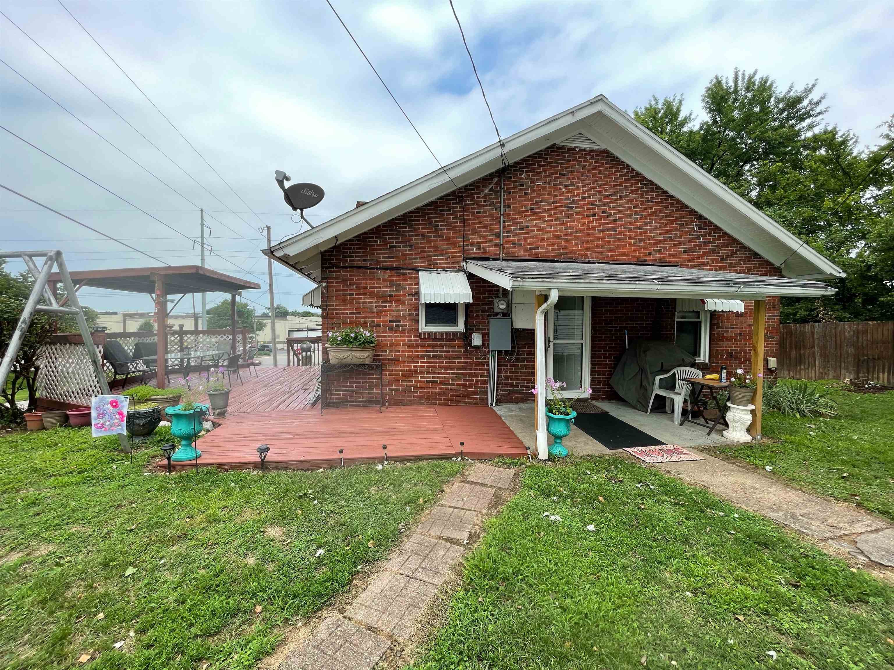 2100 4th Street, Owensboro, Kentucky 42303, 3 Bedrooms Bedrooms, ,1 BathroomBathrooms,Single Family Residence,For Sale,4th Street,87371