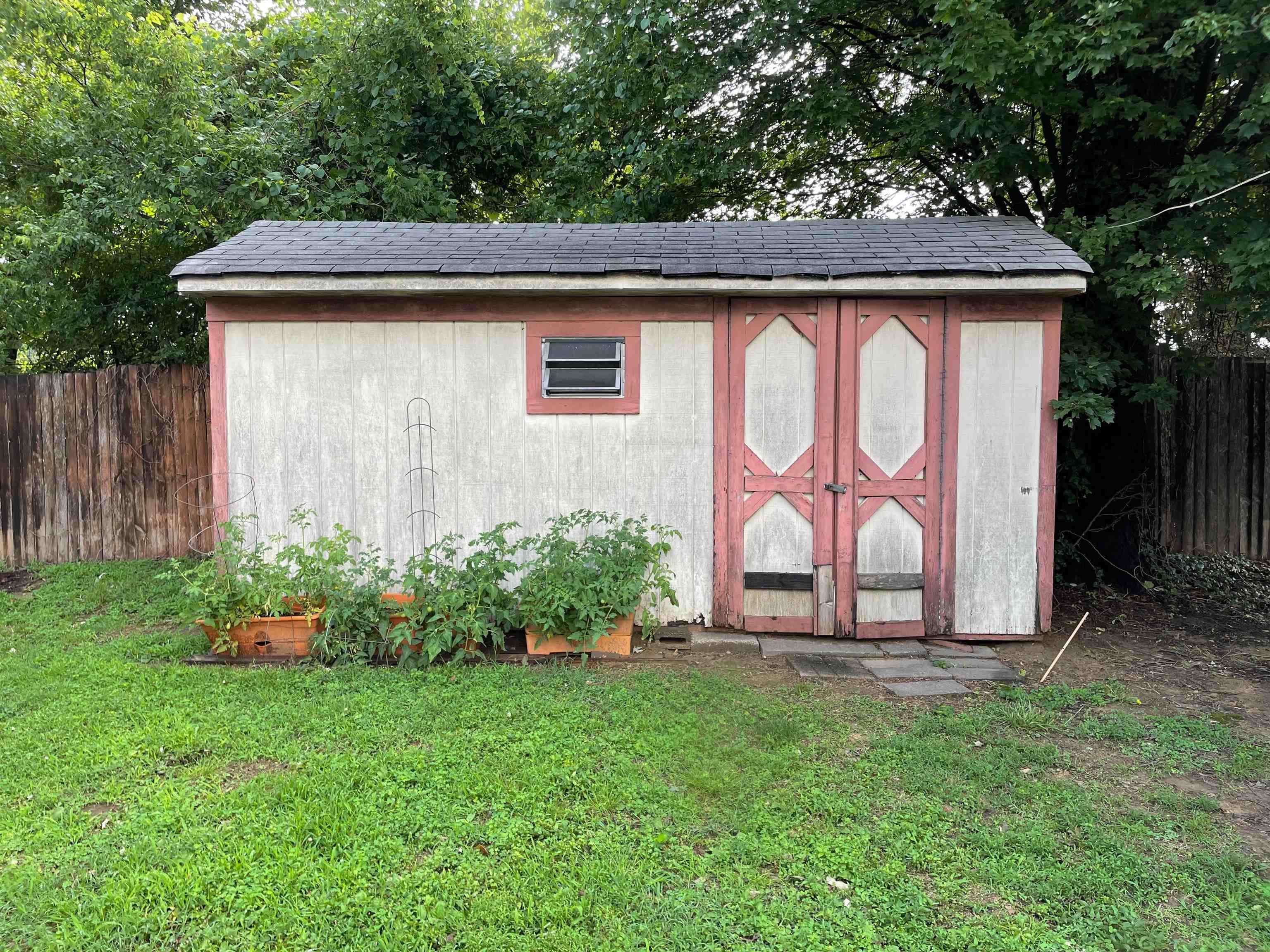 2100 4th Street, Owensboro, Kentucky 42303, 3 Bedrooms Bedrooms, ,1 BathroomBathrooms,Single Family Residence,For Sale,4th Street,87371