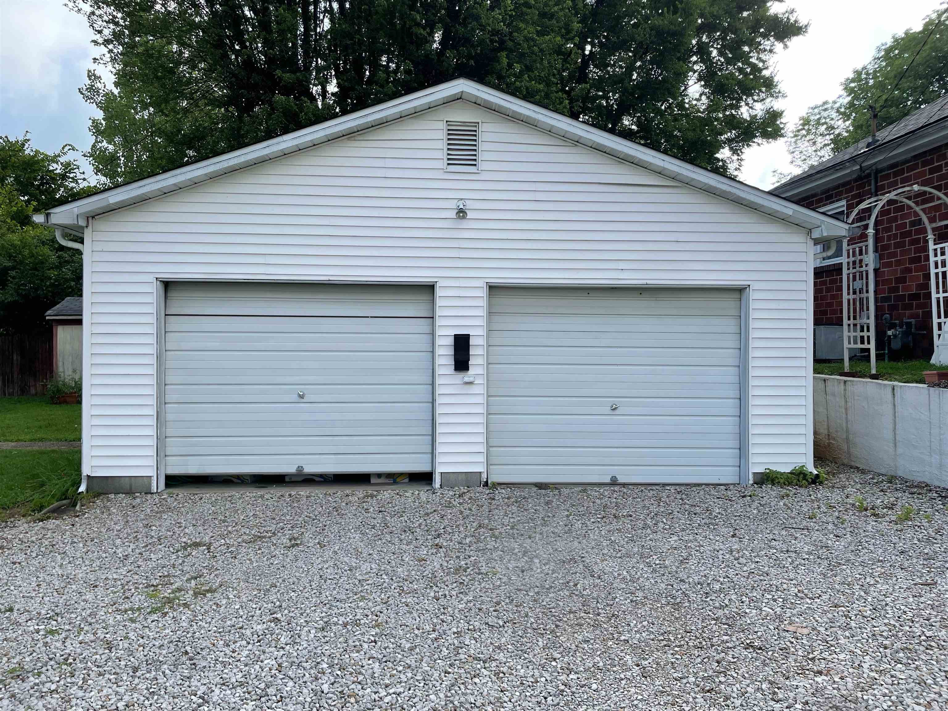 2100 4th Street, Owensboro, Kentucky 42303, 3 Bedrooms Bedrooms, ,1 BathroomBathrooms,Single Family Residence,For Sale,4th Street,87371