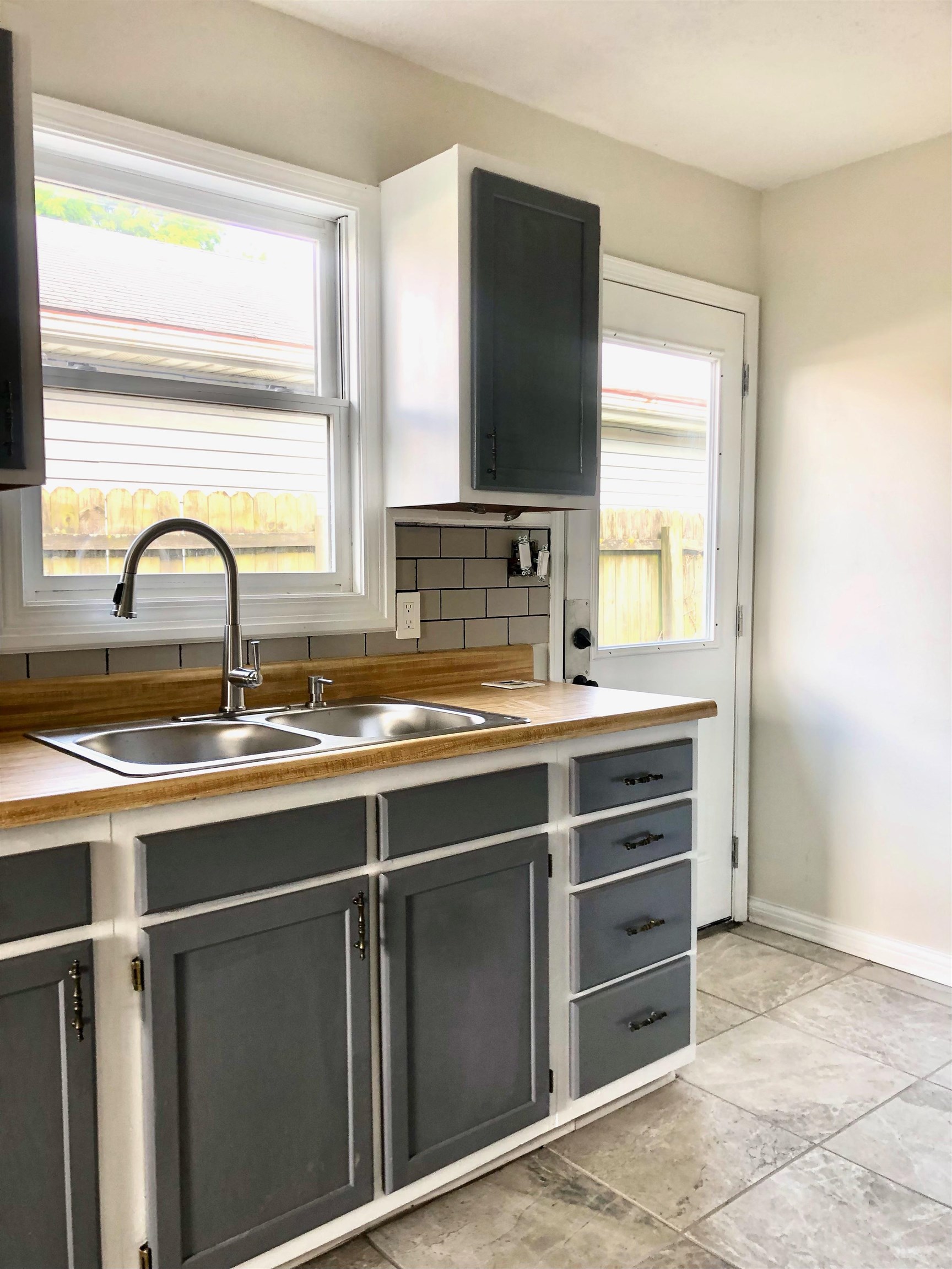 1623 West 5th Street, Owensboro, Kentucky 42301, 3 Bedrooms Bedrooms, ,1 BathroomBathrooms,Single Family Residence,For Sale,West 5th Street,87379