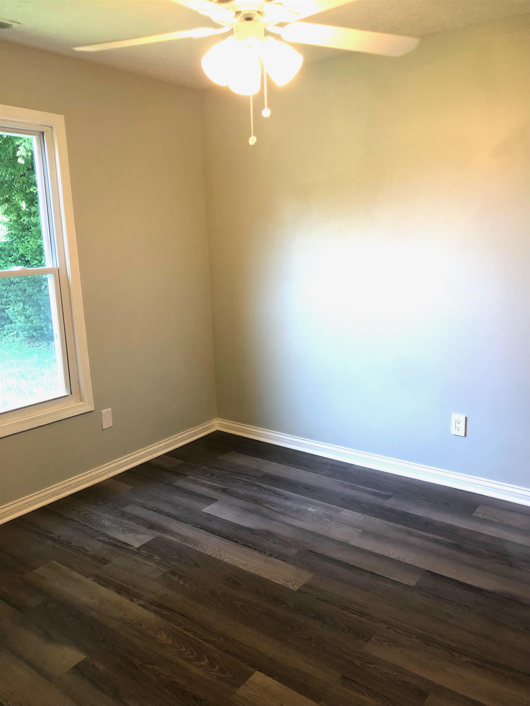 1623 West 5th Street, Owensboro, Kentucky 42301, 3 Bedrooms Bedrooms, ,1 BathroomBathrooms,Single Family Residence,For Sale,West 5th Street,87379