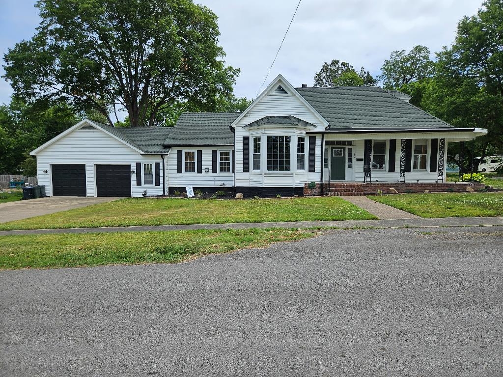 207 Oakway St, Henderson, Kentucky 42420, 4 Bedrooms Bedrooms, ,3 BathroomsBathrooms,Single Family Residence,For Sale,Oakway St,87455