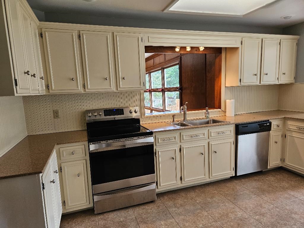 207 Oakway St, Henderson, Kentucky 42420, 4 Bedrooms Bedrooms, ,3 BathroomsBathrooms,Single Family Residence,For Sale,Oakway St,87455