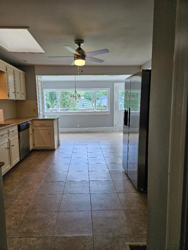 207 Oakway St, Henderson, Kentucky 42420, 4 Bedrooms Bedrooms, ,3 BathroomsBathrooms,Single Family Residence,For Sale,Oakway St,87455