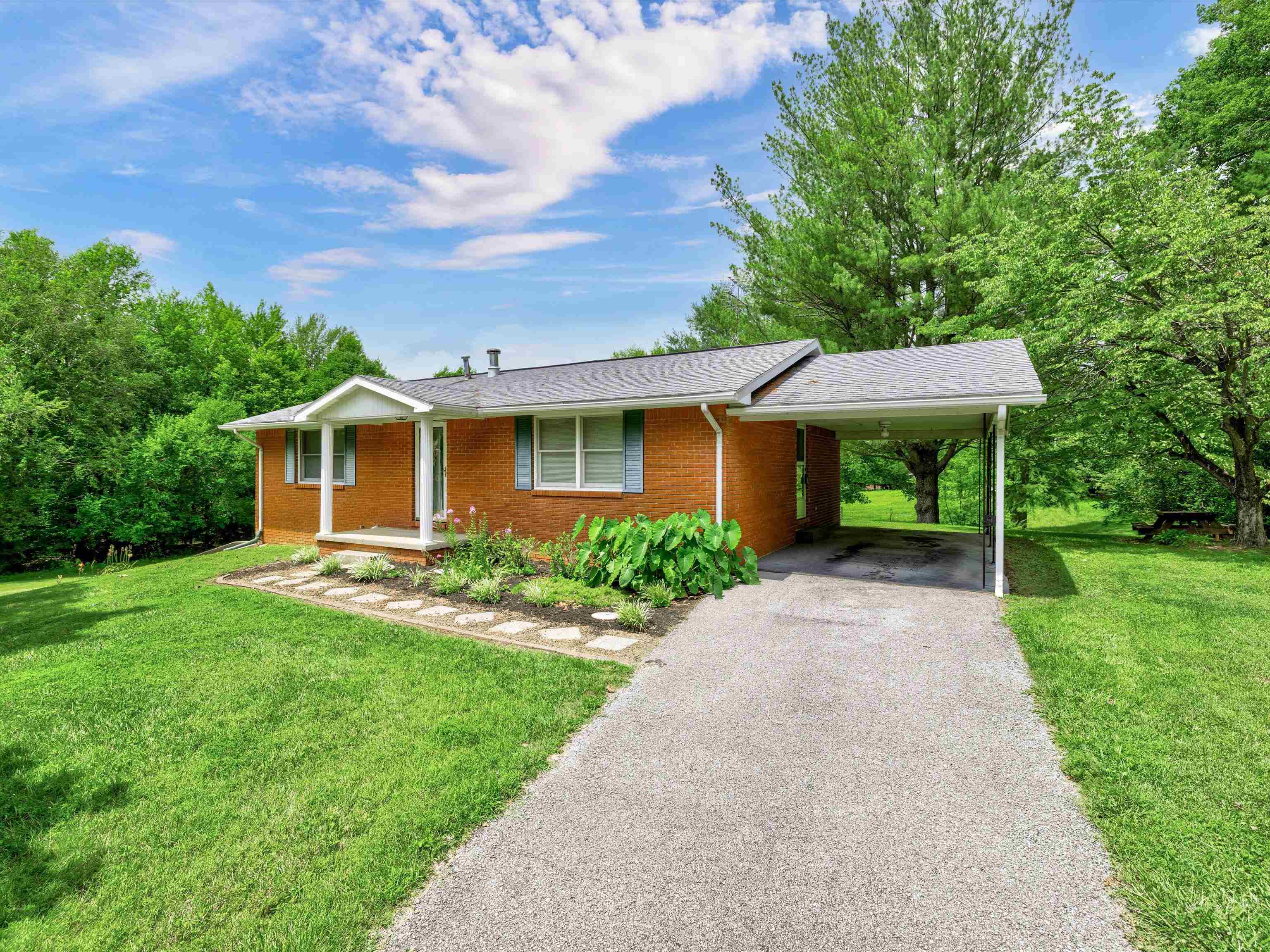 5601 Jones Road, Owensboro, Kentucky 42303, 2 Bedrooms Bedrooms, ,2 BathroomsBathrooms,Single Family Residence,For Sale,Jones Road,87479