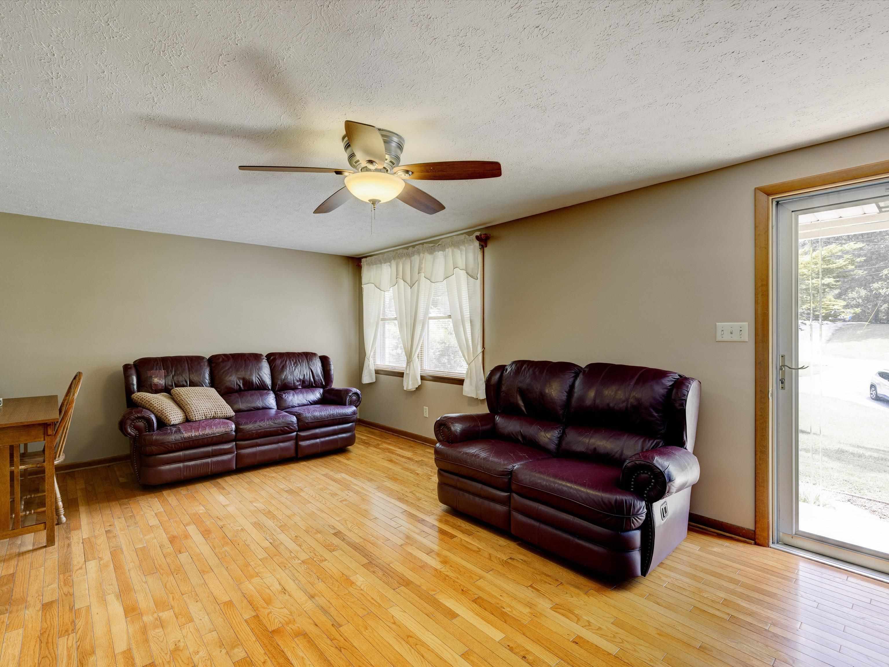 5601 Jones Road, Owensboro, Kentucky 42303, 2 Bedrooms Bedrooms, ,2 BathroomsBathrooms,Single Family Residence,For Sale,Jones Road,87479