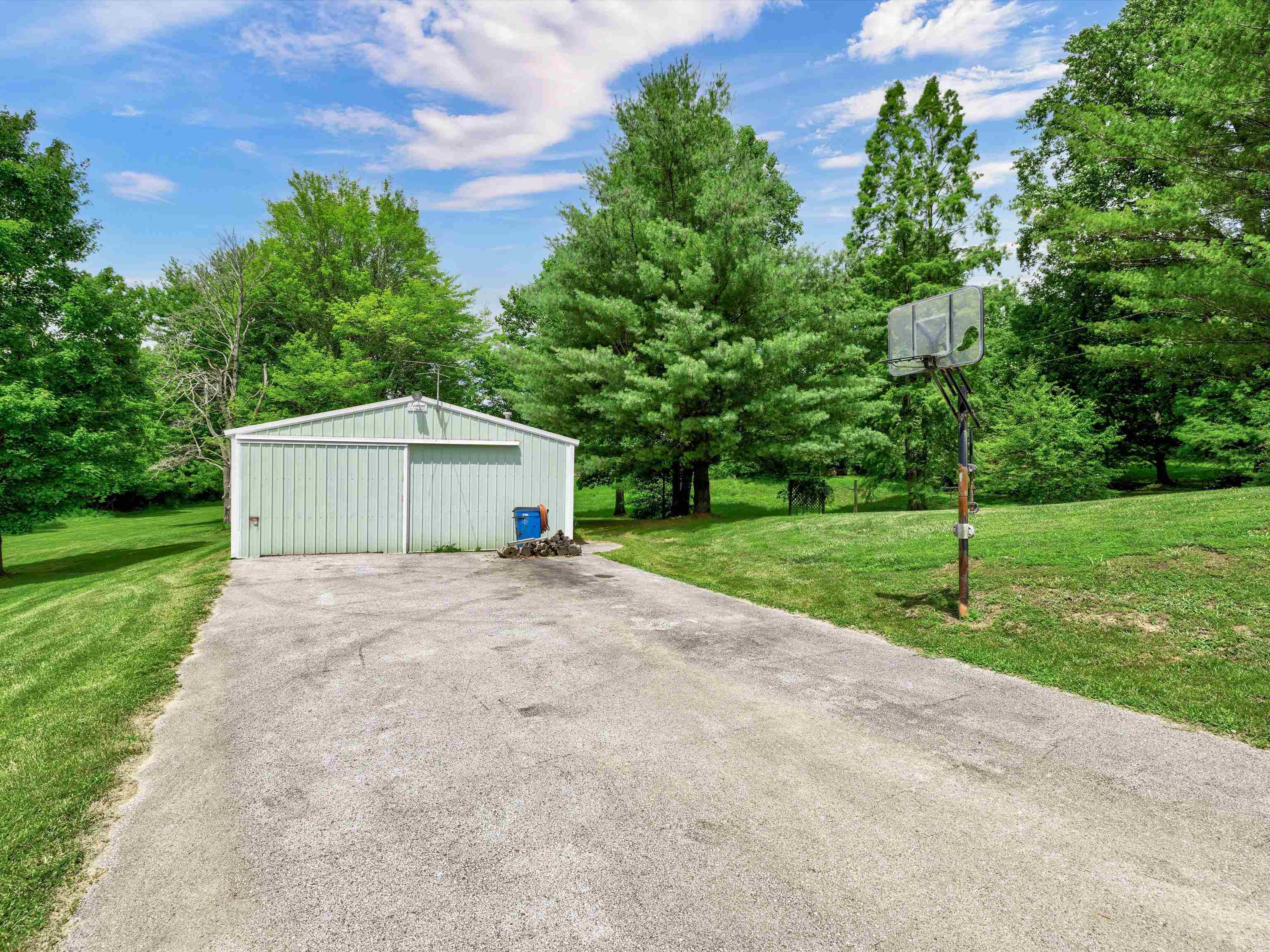 5601 Jones Road, Owensboro, Kentucky 42303, 2 Bedrooms Bedrooms, ,2 BathroomsBathrooms,Single Family Residence,For Sale,Jones Road,87479