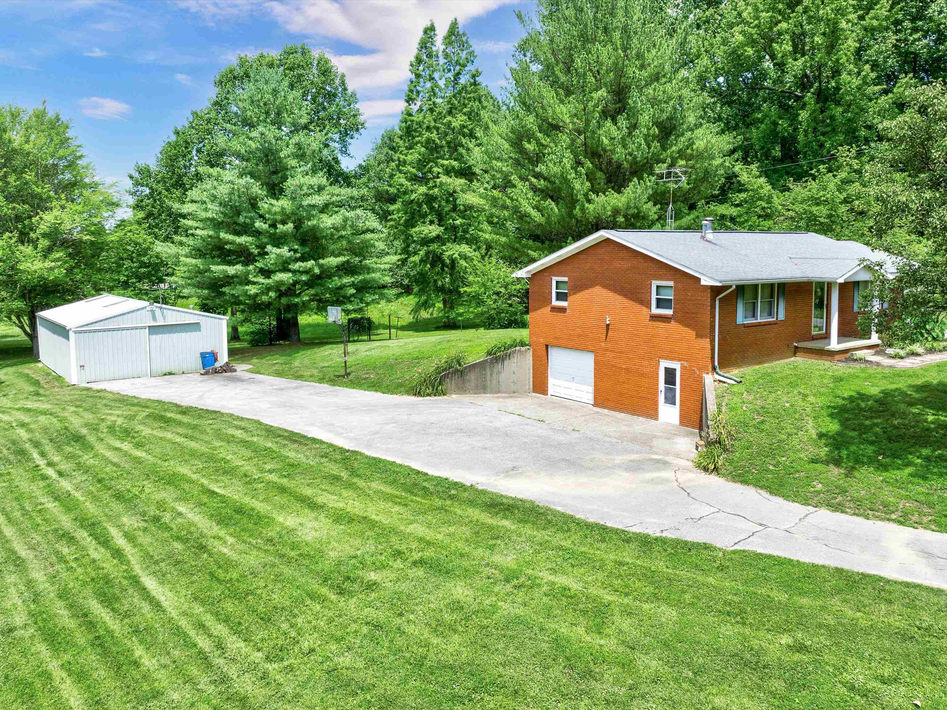 5601 Jones Road, Owensboro, Kentucky 42303, 2 Bedrooms Bedrooms, ,2 BathroomsBathrooms,Single Family Residence,For Sale,Jones Road,87479