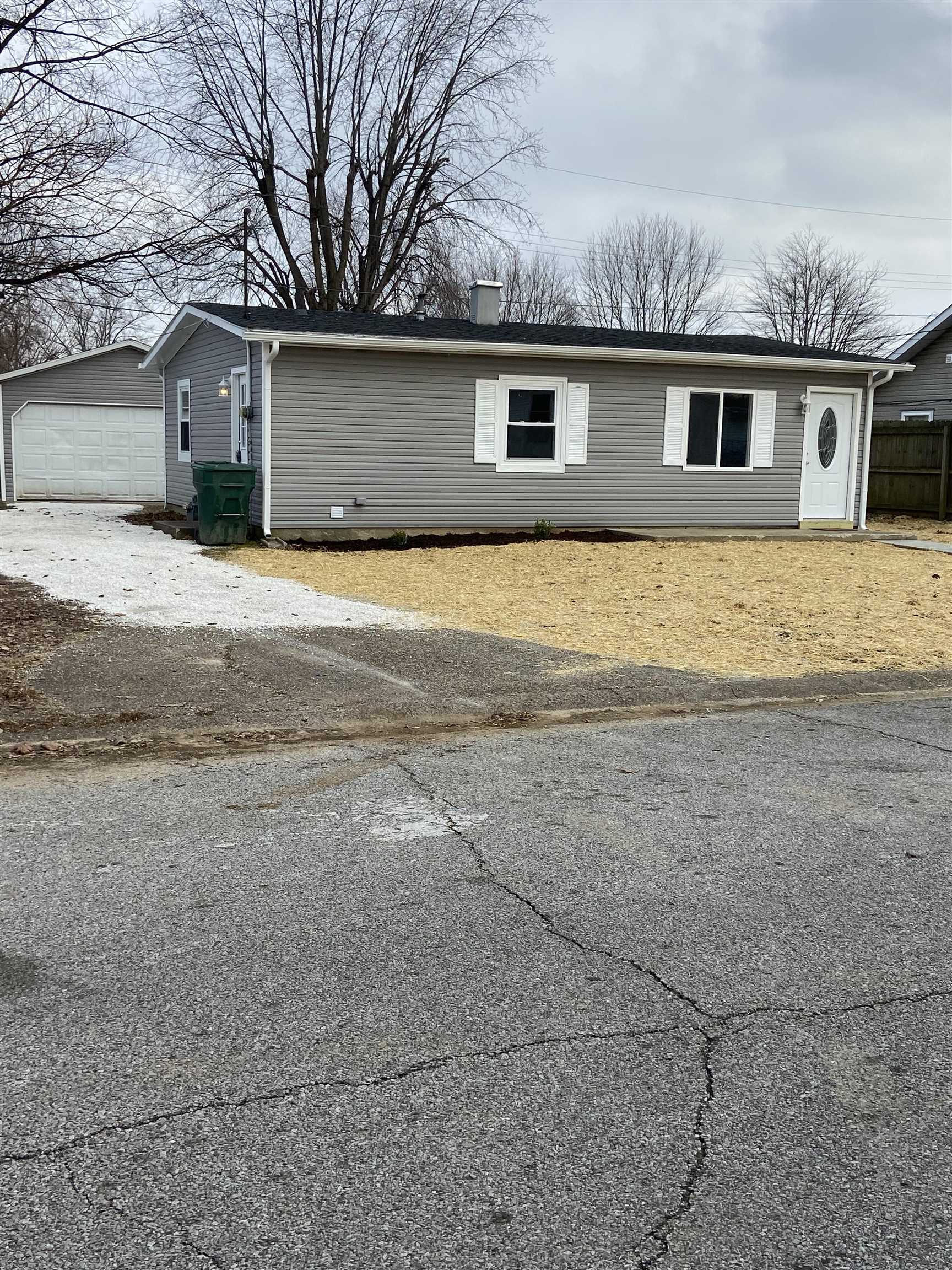 641 Delray St, Owensboro, Kentucky 42301, 3 Bedrooms Bedrooms, ,1 BathroomBathrooms,Single Family Residence,For Sale,Delray St,87558