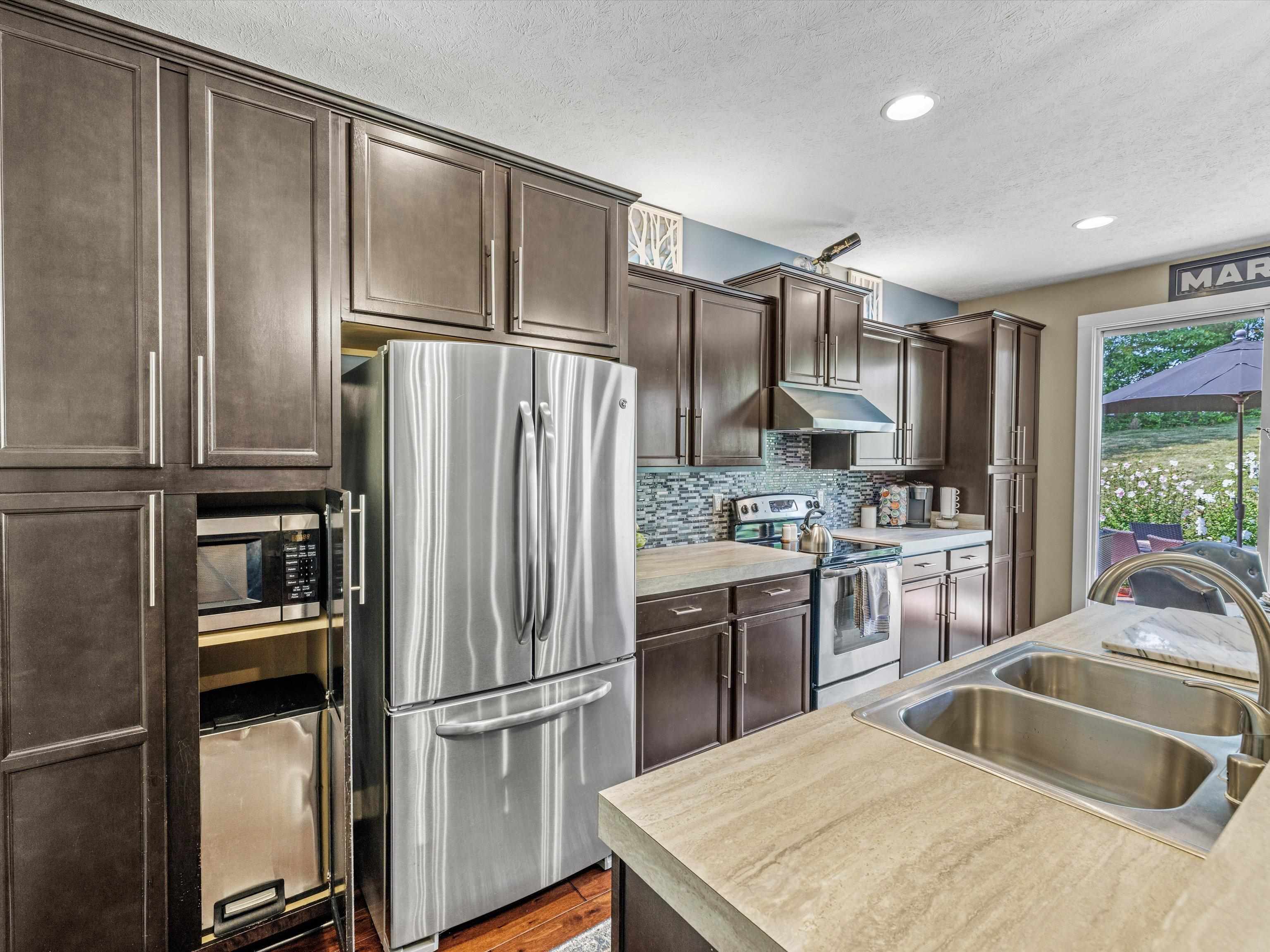 2102 Meadowhill Lane, Utica, Kentucky 42376, 2 Bedrooms Bedrooms, ,2 BathroomsBathrooms,Single Family Residence,For Sale,Meadowhill Lane,87588