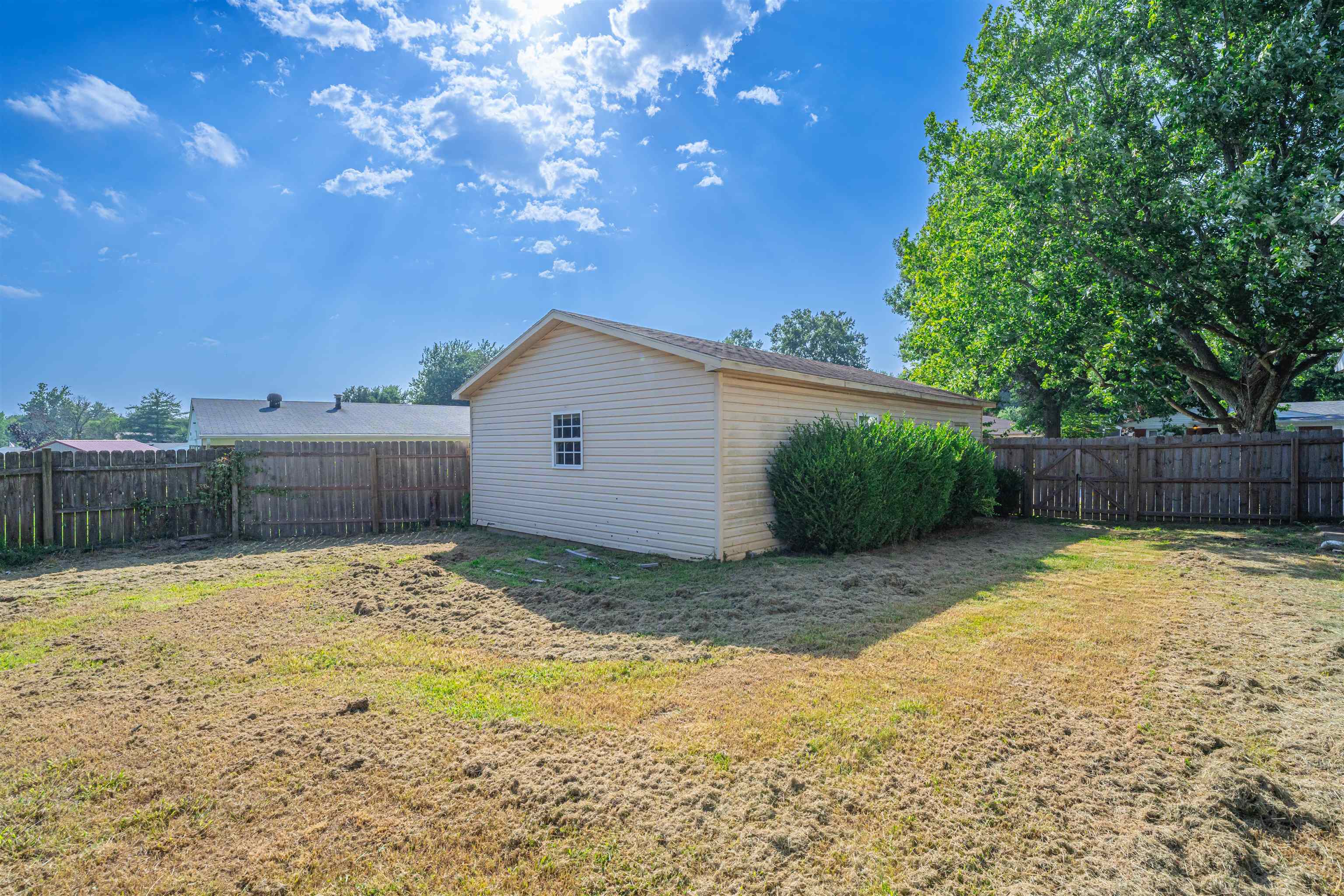 6460 Lilac Ln, Utica, Kentucky 42376, 4 Bedrooms Bedrooms, ,2 BathroomsBathrooms,Single Family Residence,For Sale,Lilac Ln,87590
