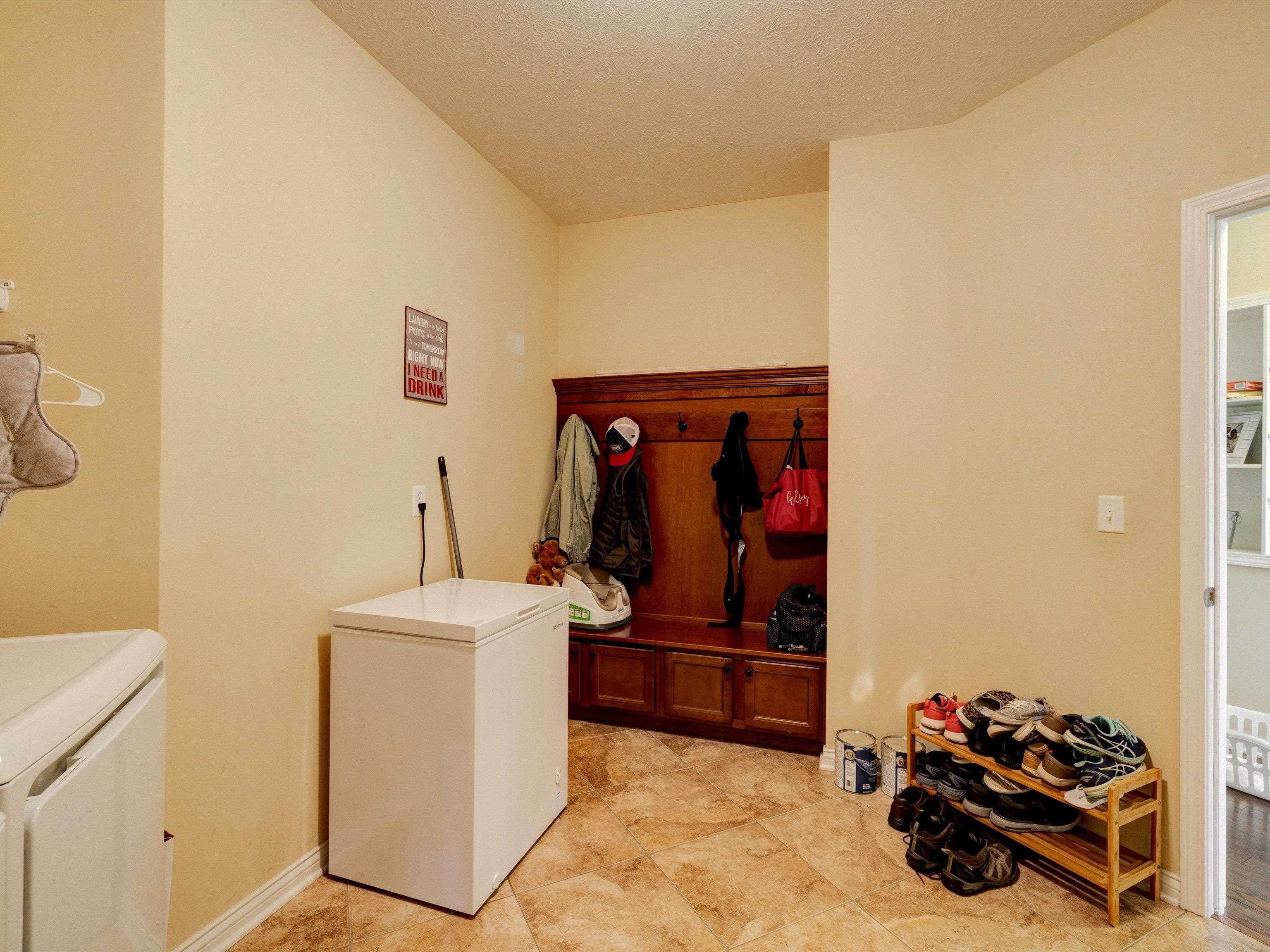 2861 Brooks Parkway, Owensboro, Kentucky 42303, 3 Bedrooms Bedrooms, ,2 BathroomsBathrooms,Single Family Residence,For Sale,Brooks Parkway,87593