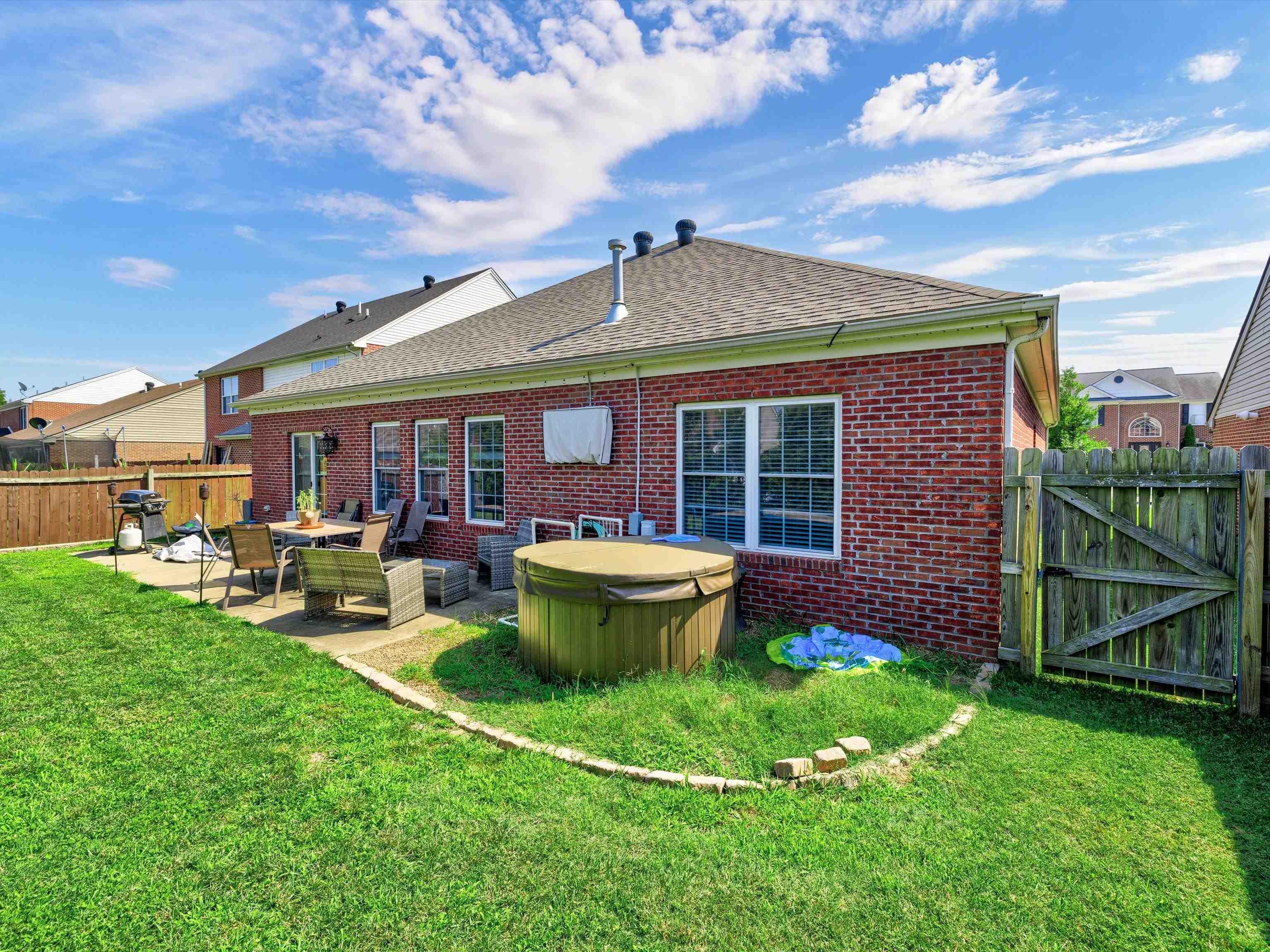 2861 Brooks Parkway, Owensboro, Kentucky 42303, 3 Bedrooms Bedrooms, ,2 BathroomsBathrooms,Single Family Residence,For Sale,Brooks Parkway,87593
