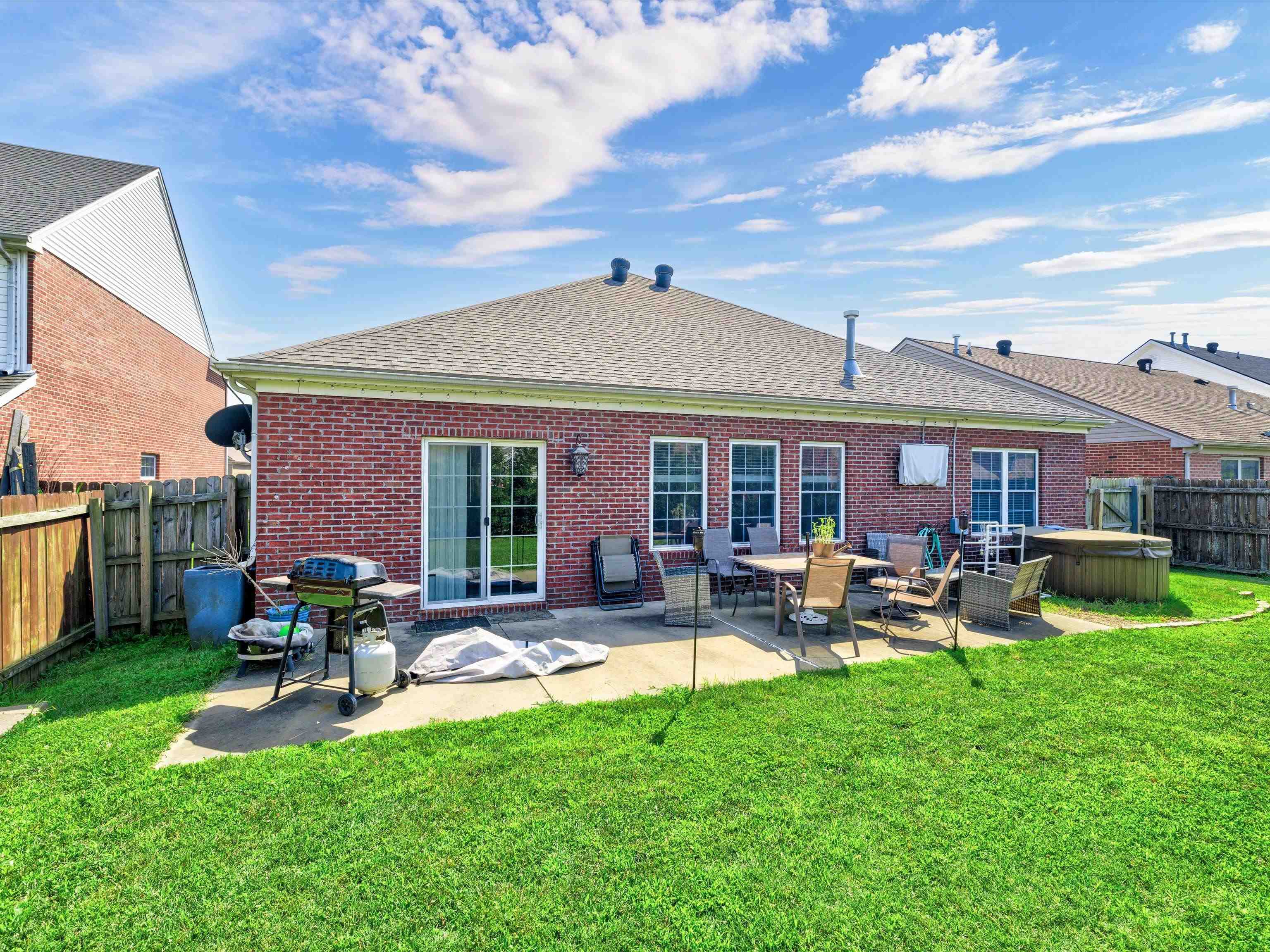 2861 Brooks Parkway, Owensboro, Kentucky 42303, 3 Bedrooms Bedrooms, ,2 BathroomsBathrooms,Single Family Residence,For Sale,Brooks Parkway,87593