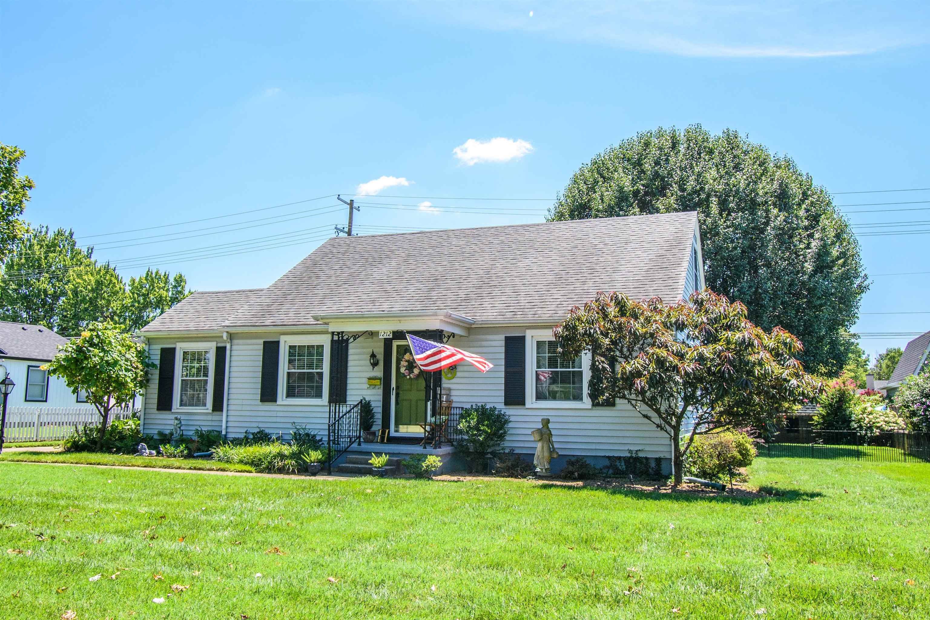 1212 Hill Avenue, Owensboro, Kentucky 42301, 4 Bedrooms Bedrooms, ,2 BathroomsBathrooms,Single Family Residence,For Sale,Hill Avenue,87605