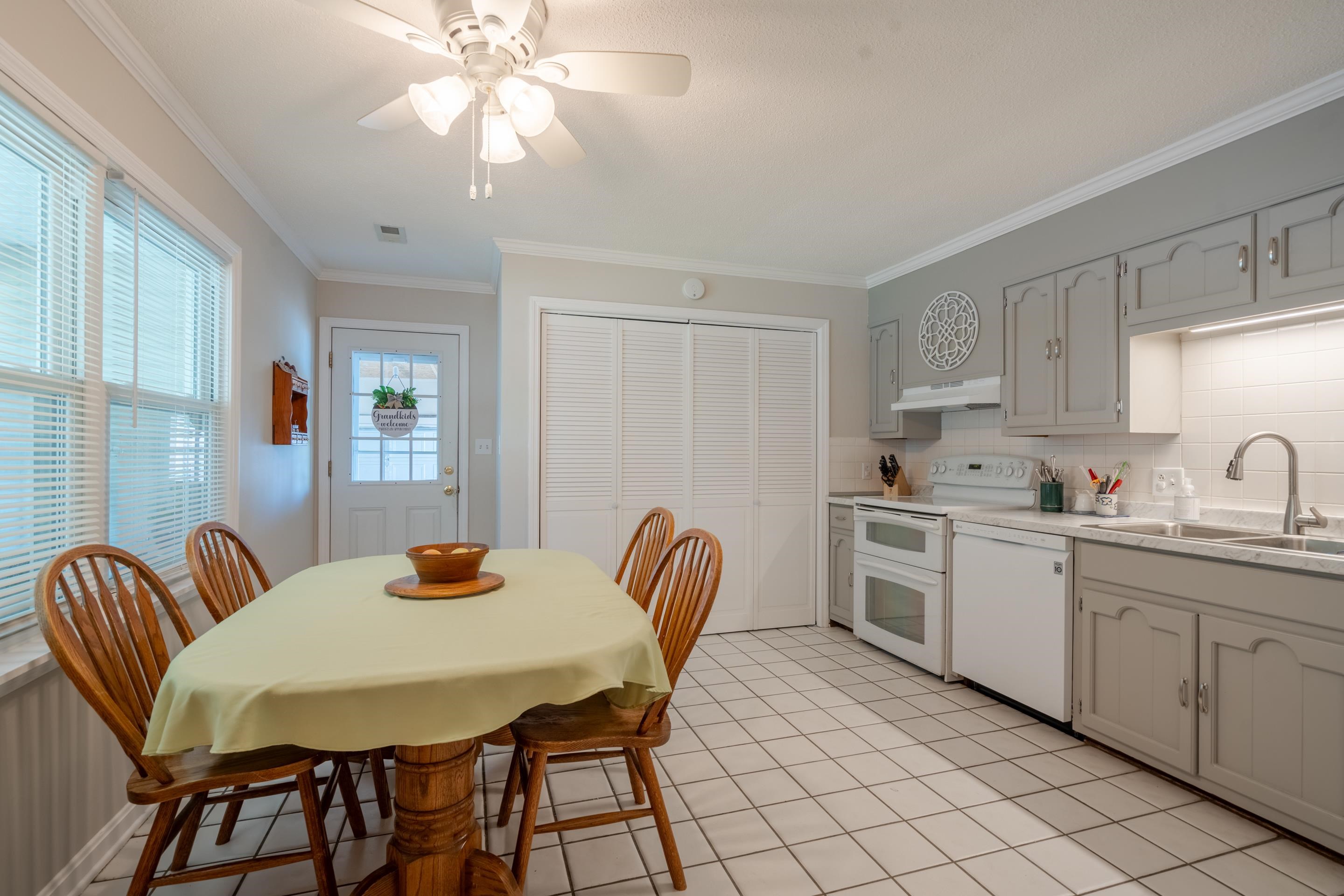 2536 Mayfair Avenue, Owensboro, Kentucky 42301, 4 Bedrooms Bedrooms, ,2 BathroomsBathrooms,Single Family Residence,For Sale,Mayfair Avenue,87607