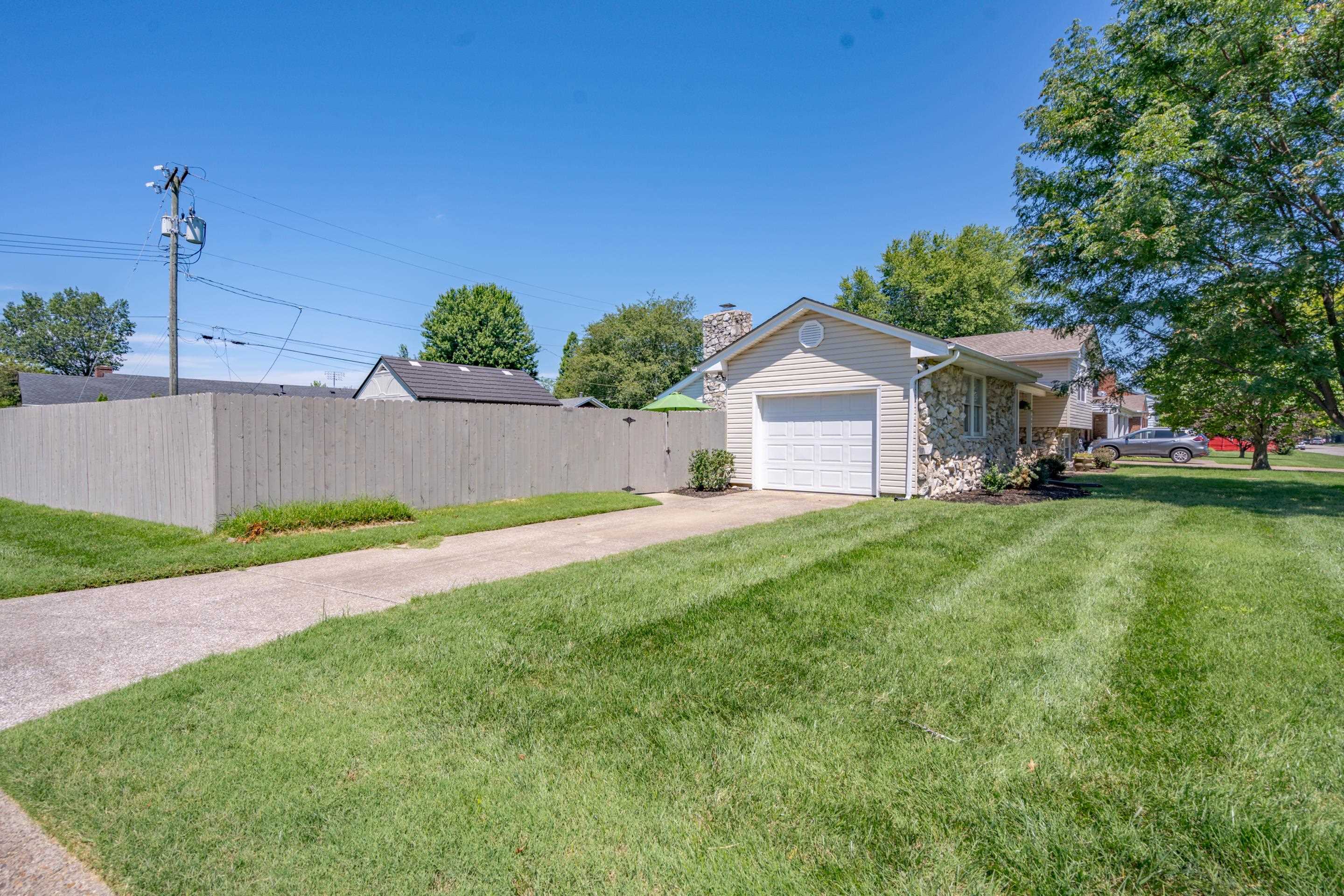2536 Mayfair Avenue, Owensboro, Kentucky 42301, 4 Bedrooms Bedrooms, ,2 BathroomsBathrooms,Single Family Residence,For Sale,Mayfair Avenue,87607