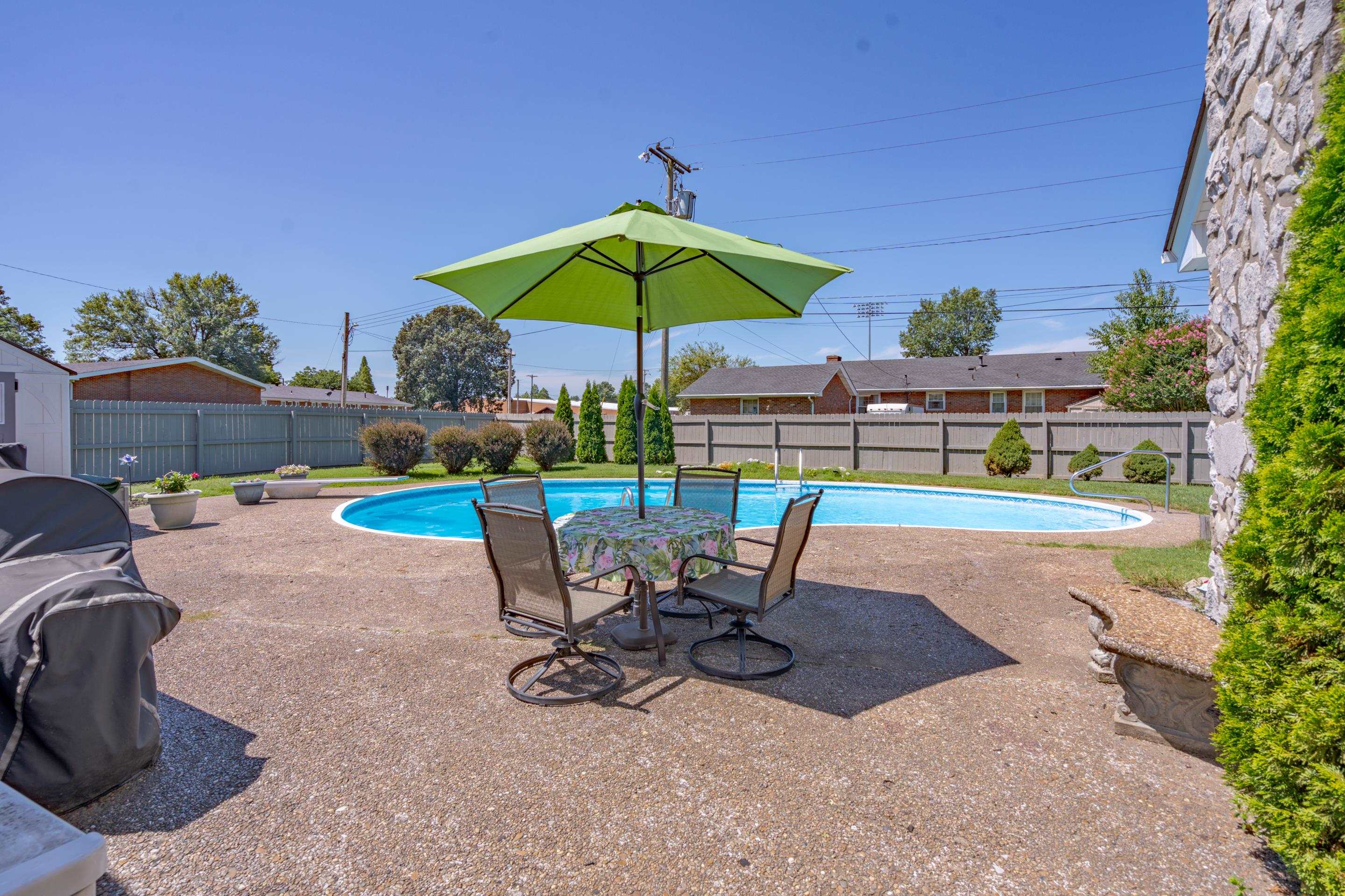 2536 Mayfair Avenue, Owensboro, Kentucky 42301, 4 Bedrooms Bedrooms, ,2 BathroomsBathrooms,Single Family Residence,For Sale,Mayfair Avenue,87607