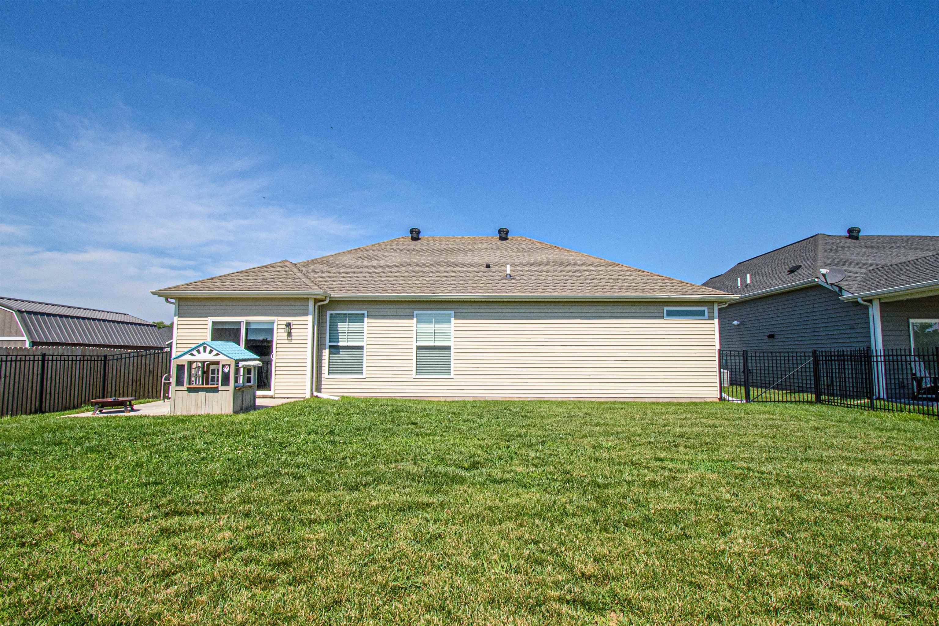 381 Brixton Drive, Owensboro, Kentucky 42301, 3 Bedrooms Bedrooms, ,2 BathroomsBathrooms,Single Family Residence,For Sale,Brixton Drive,87616
