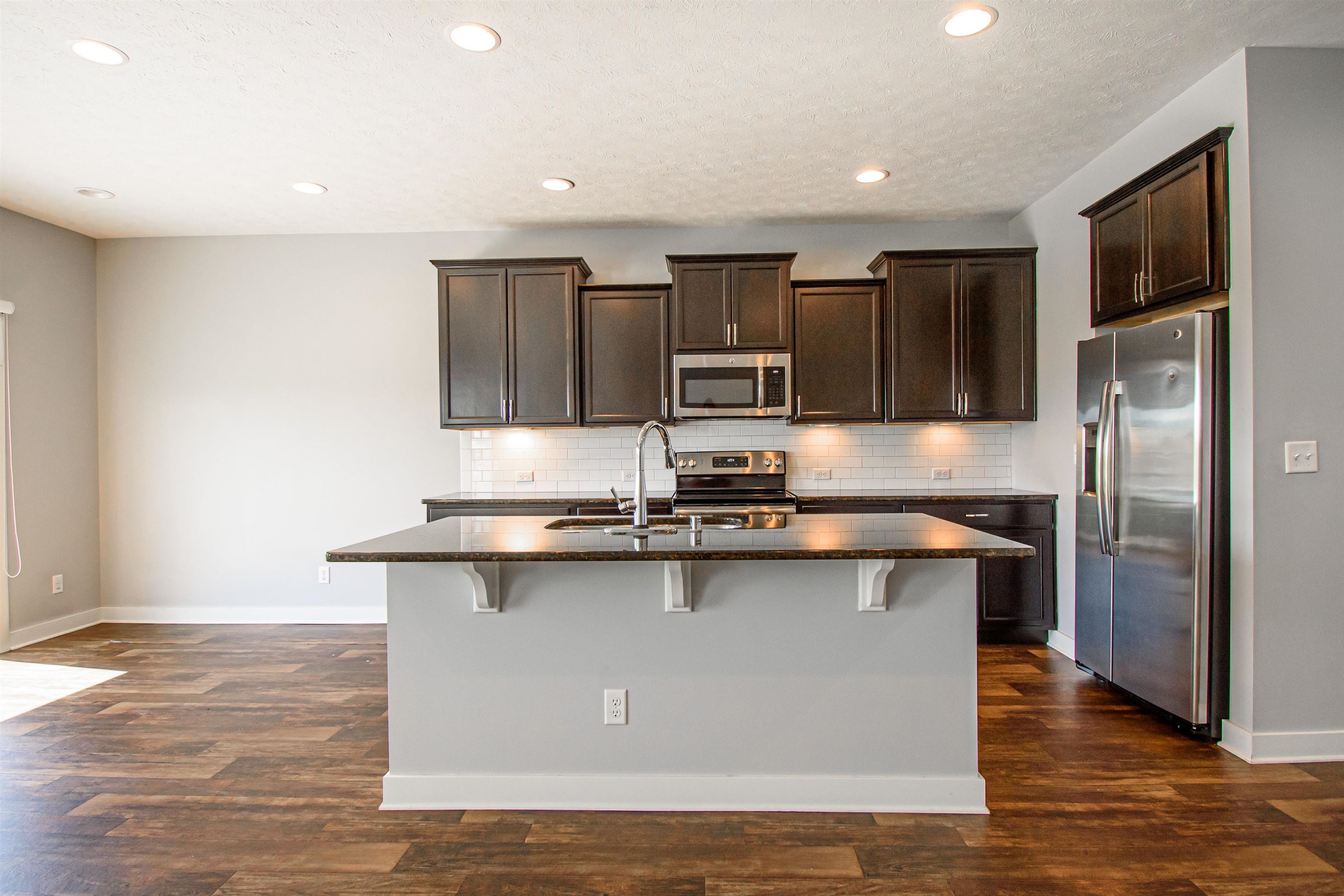 381 Brixton Drive, Owensboro, Kentucky 42301, 3 Bedrooms Bedrooms, ,2 BathroomsBathrooms,Single Family Residence,For Sale,Brixton Drive,87616