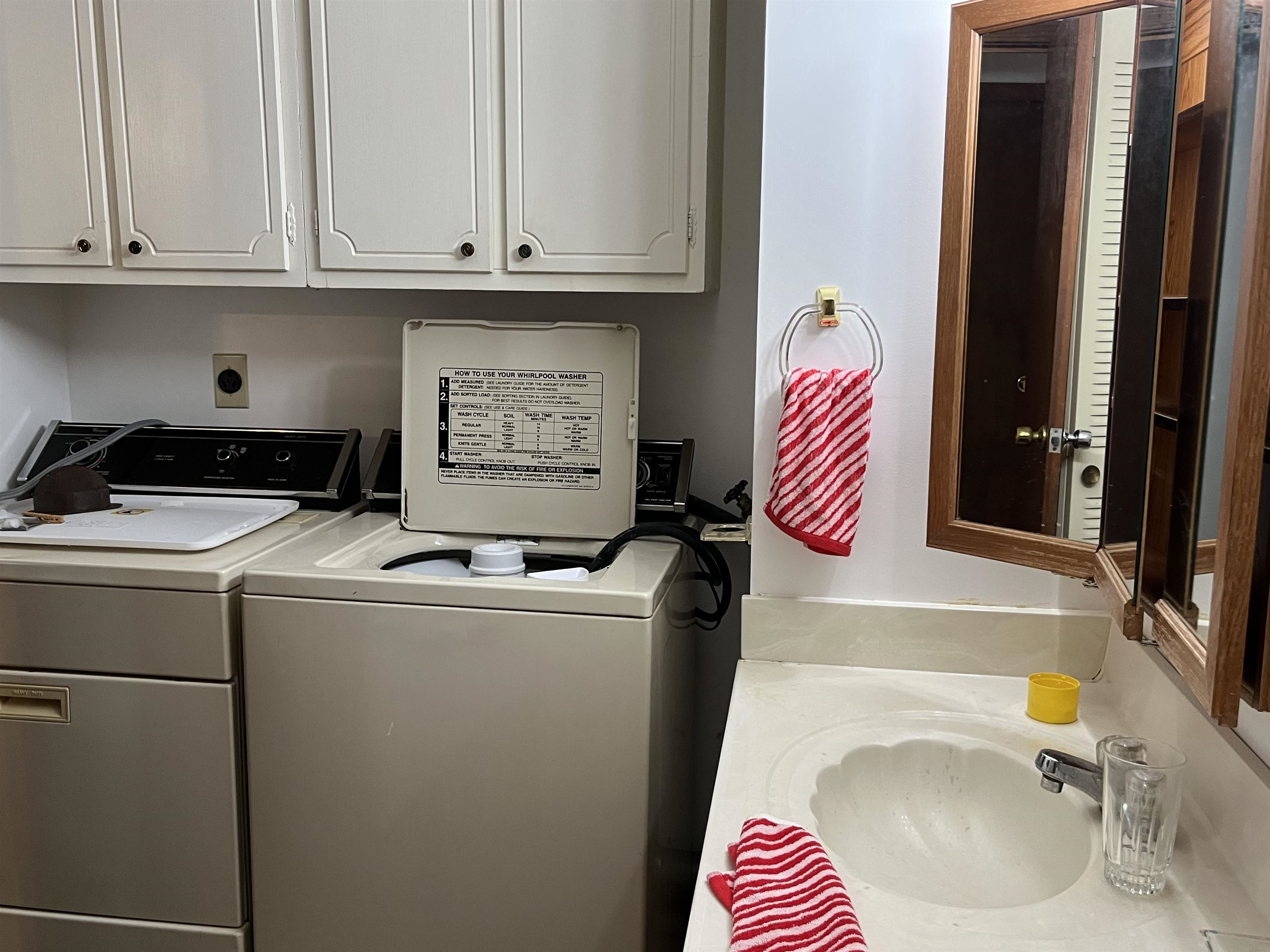 2103 Dickey Dr., Owensboro, Kentucky 42301, 2 Bedrooms Bedrooms, ,1 BathroomBathrooms,Single Family Residence,For Sale,Dickey Dr.,87619