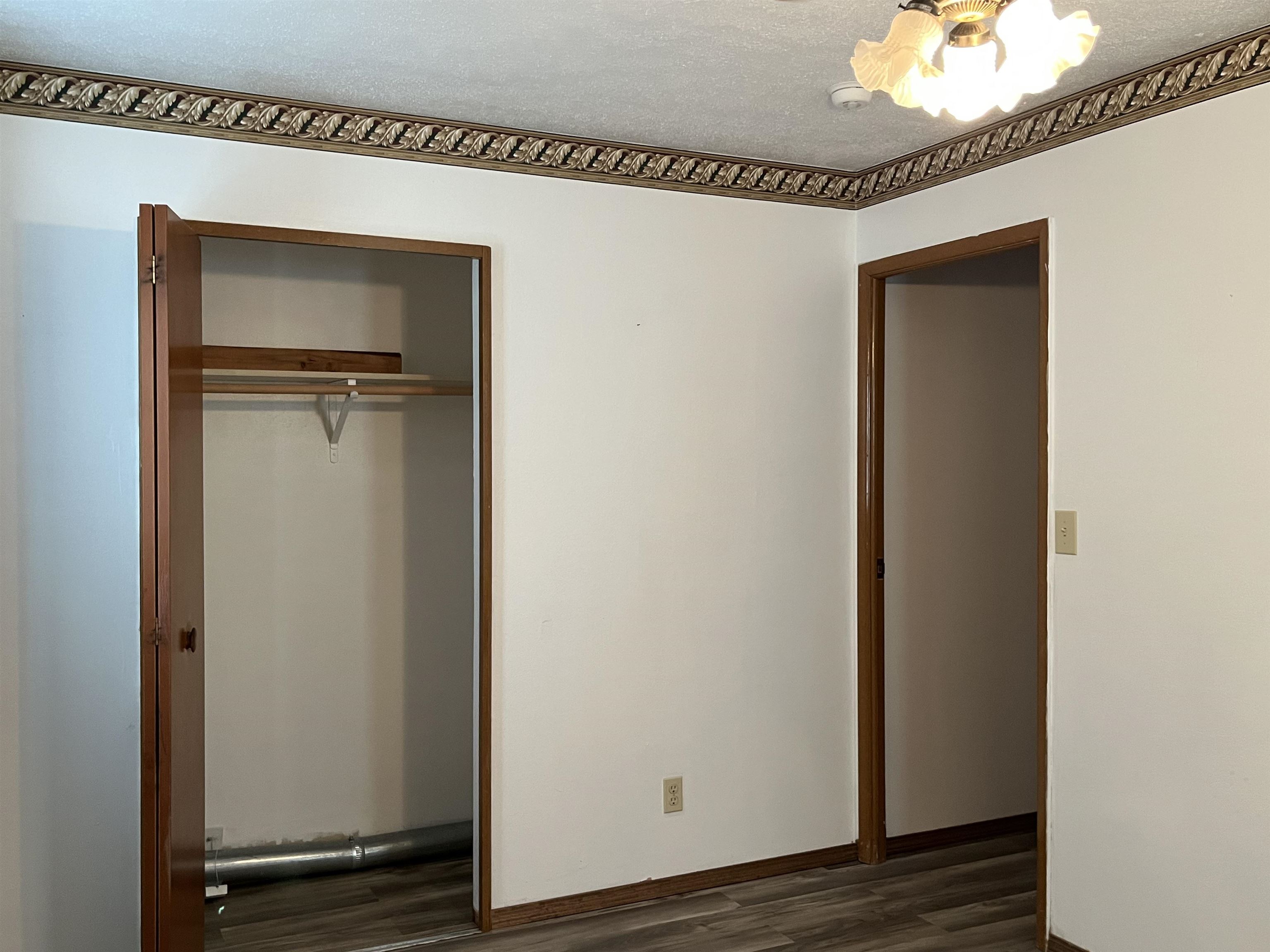 2103 Dickey Dr., Owensboro, Kentucky 42301, 2 Bedrooms Bedrooms, ,1 BathroomBathrooms,Single Family Residence,For Sale,Dickey Dr.,87619