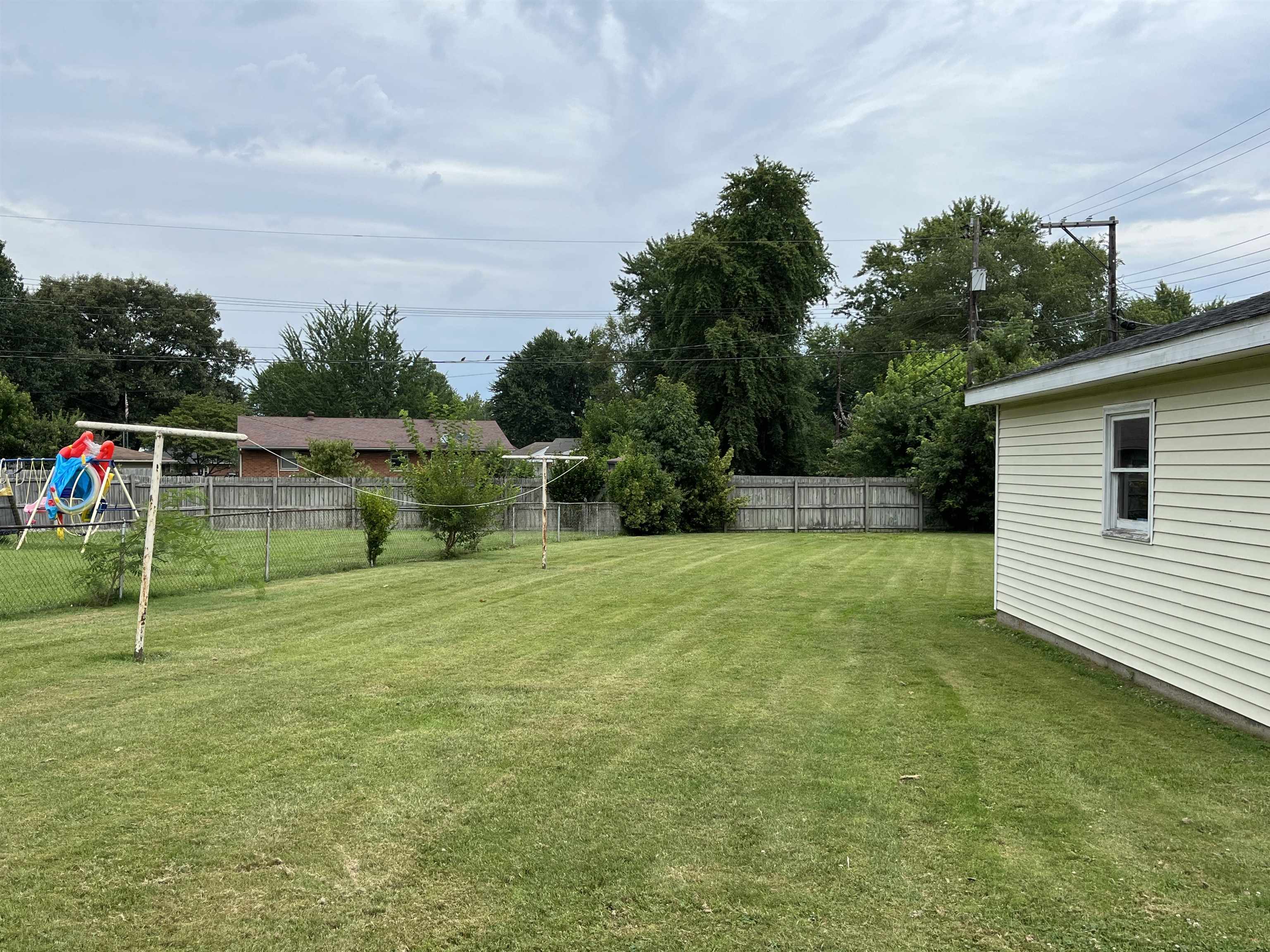 2103 Dickey Dr., Owensboro, Kentucky 42301, 2 Bedrooms Bedrooms, ,1 BathroomBathrooms,Single Family Residence,For Sale,Dickey Dr.,87619