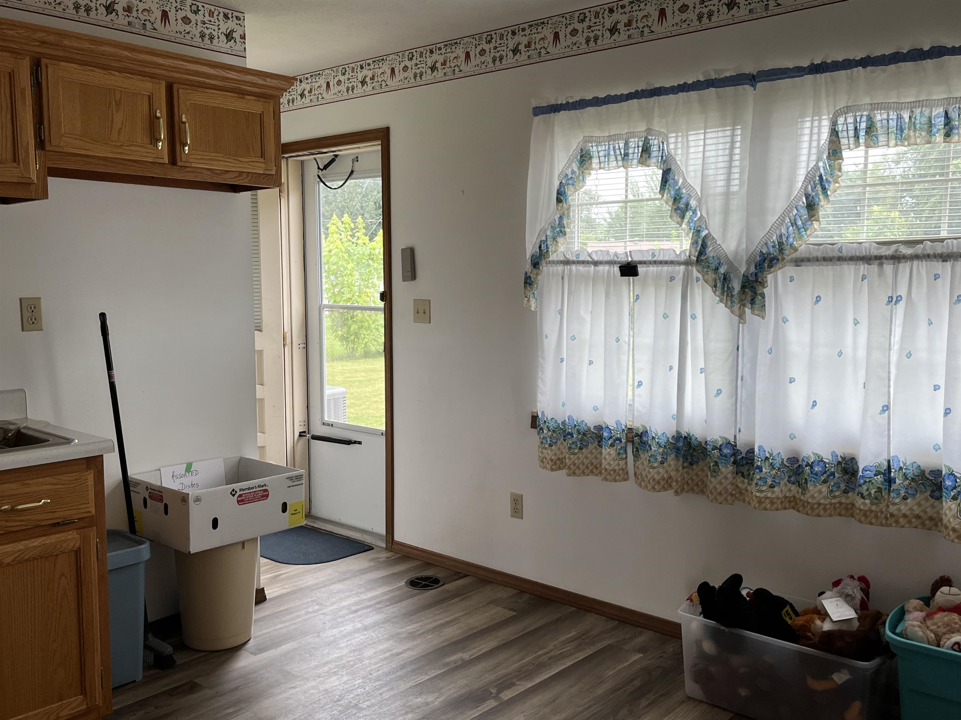 2103 Dickey Dr., Owensboro, Kentucky 42301, 2 Bedrooms Bedrooms, ,1 BathroomBathrooms,Single Family Residence,For Sale,Dickey Dr.,87619