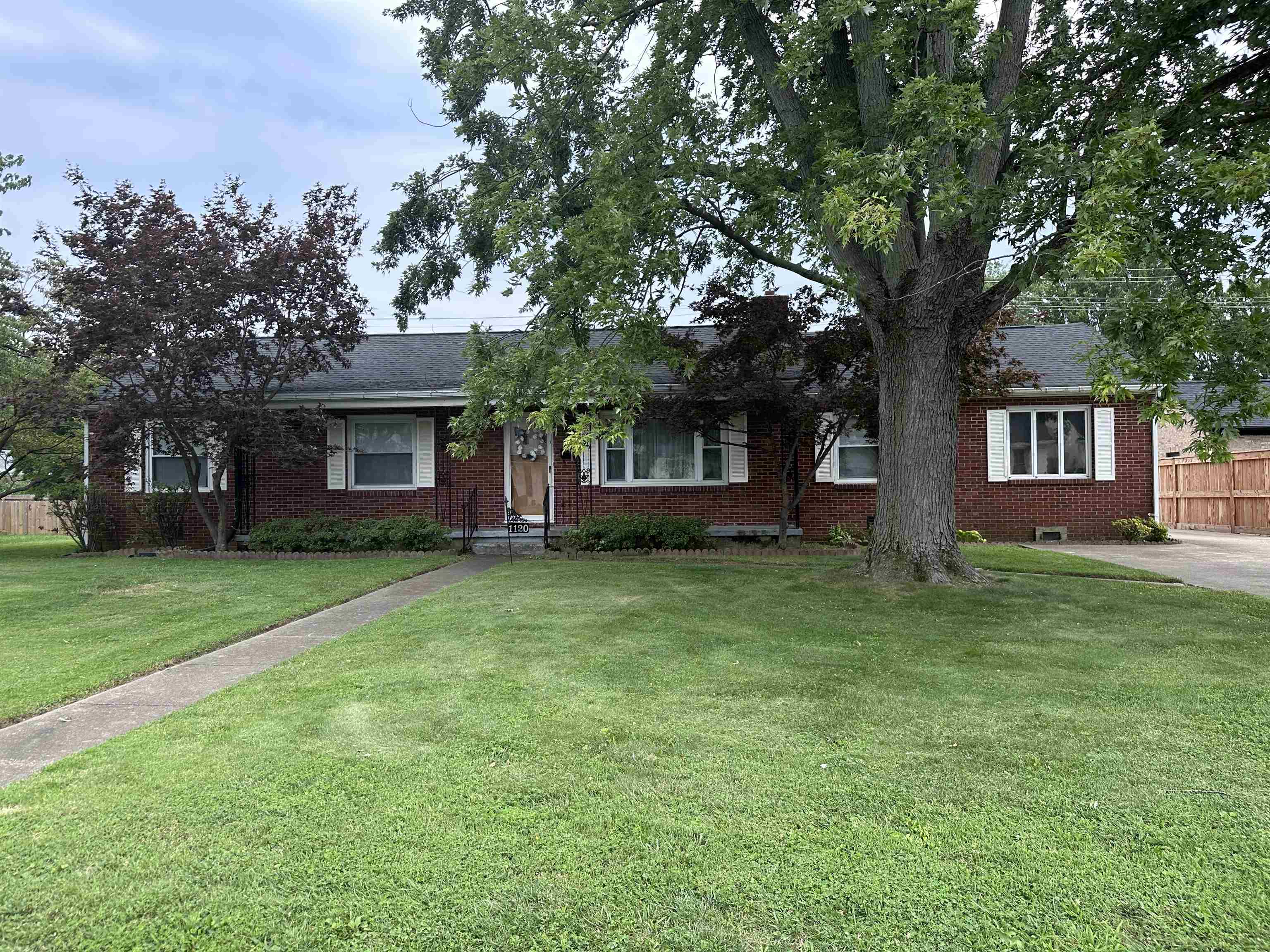 1120 Hill Ave, Owensboro, Kentucky 42301, 3 Bedrooms Bedrooms, ,2 BathroomsBathrooms,Single Family Residence,For Sale,Hill Ave,87628