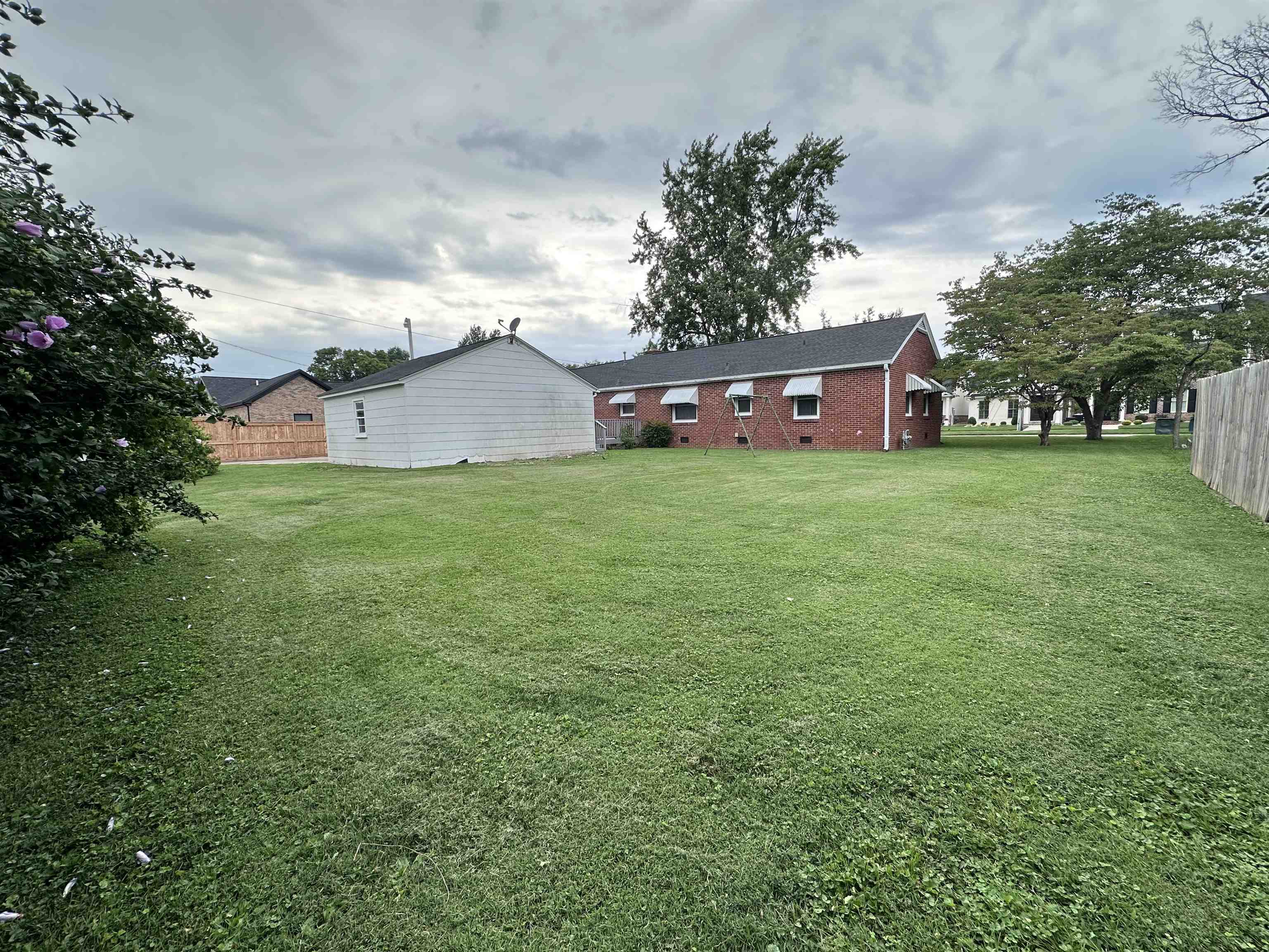 1120 Hill Ave, Owensboro, Kentucky 42301, 3 Bedrooms Bedrooms, ,2 BathroomsBathrooms,Single Family Residence,For Sale,Hill Ave,87628