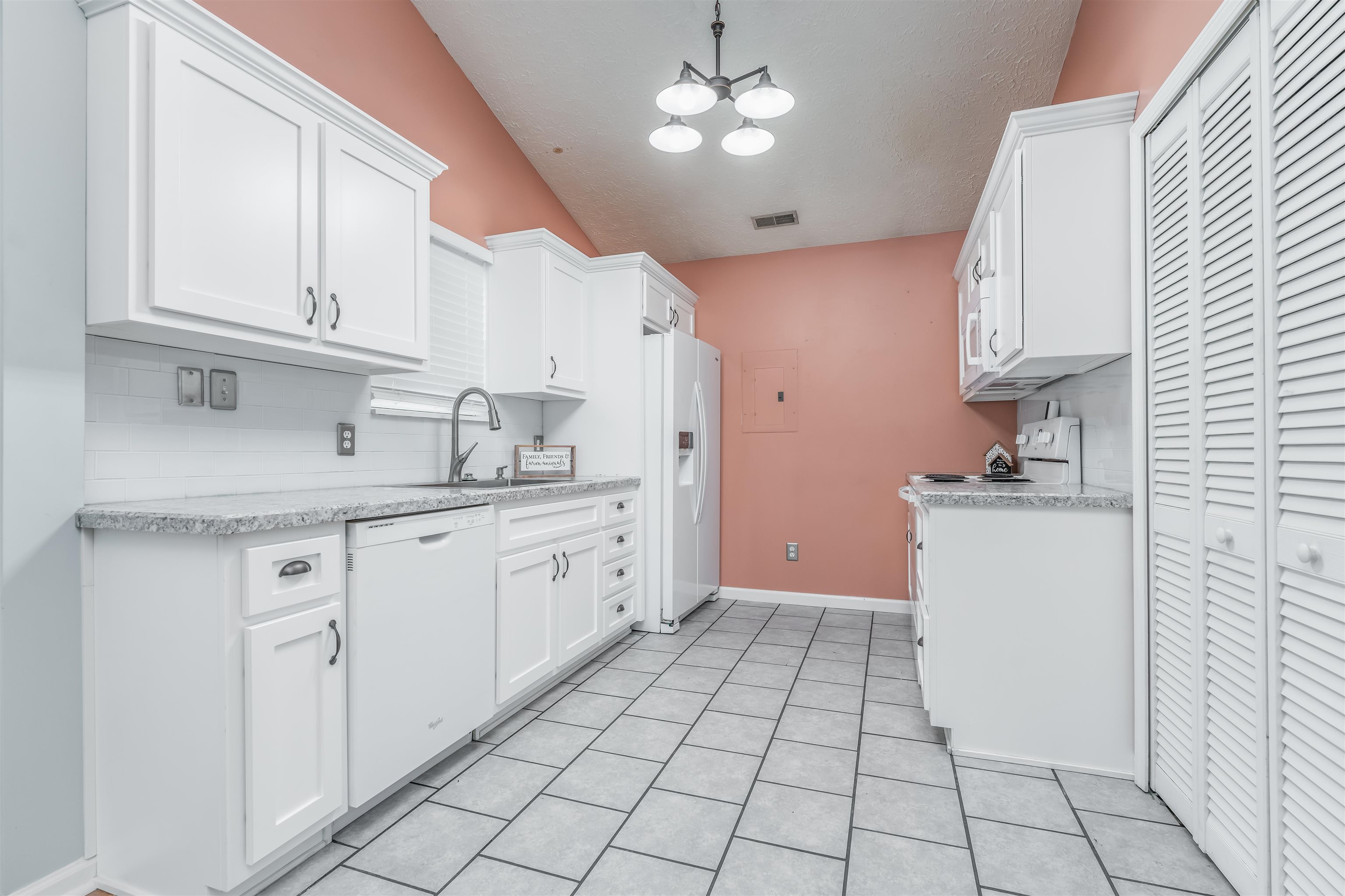2545 Lake Pointe, Owensboro, Kentucky 42301, 2 Bedrooms Bedrooms, ,1 BathroomBathrooms,Single Family Residence,For Sale,Lake Pointe,87632