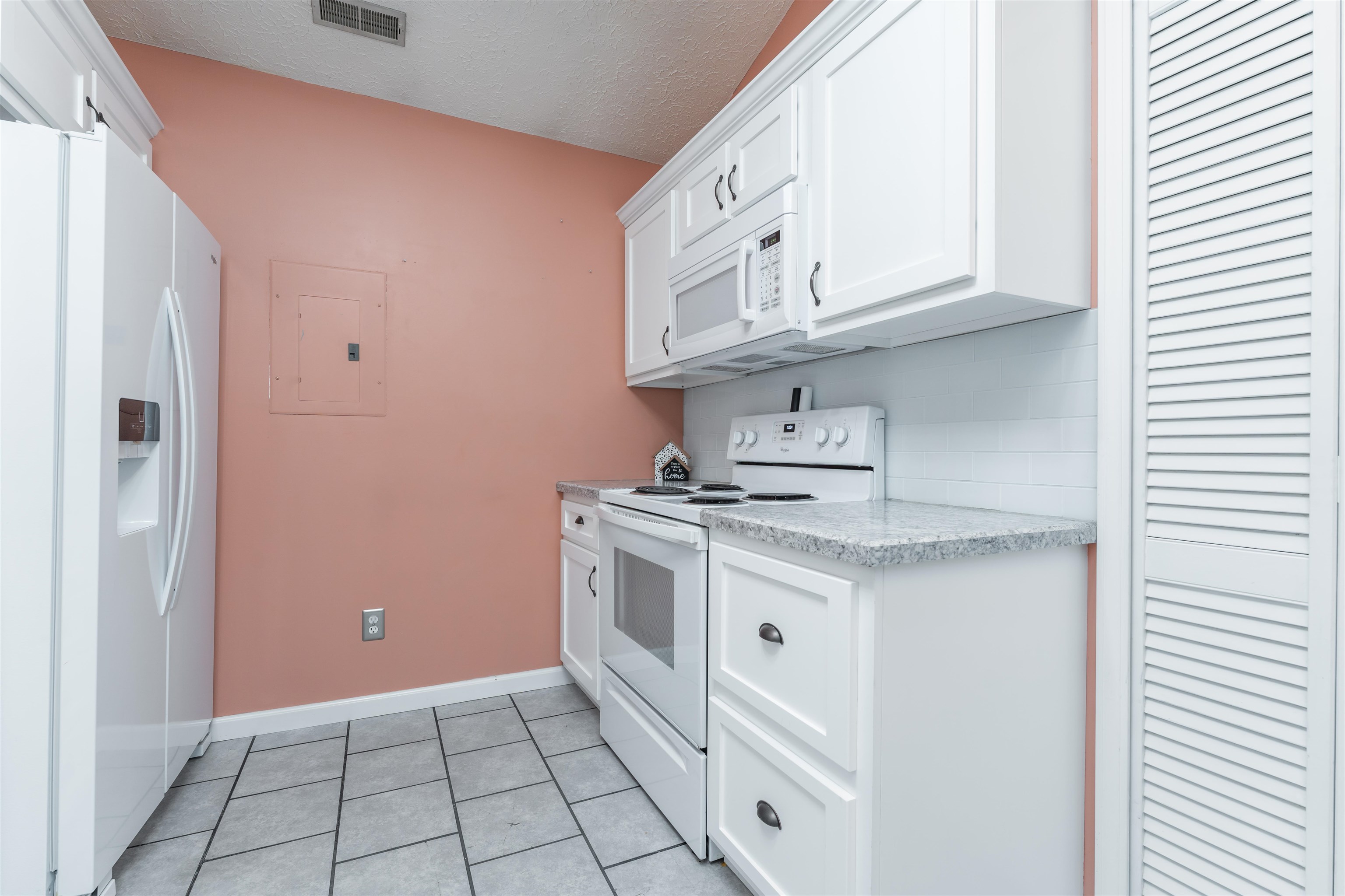 2545 Lake Pointe, Owensboro, Kentucky 42301, 2 Bedrooms Bedrooms, ,1 BathroomBathrooms,Single Family Residence,For Sale,Lake Pointe,87632