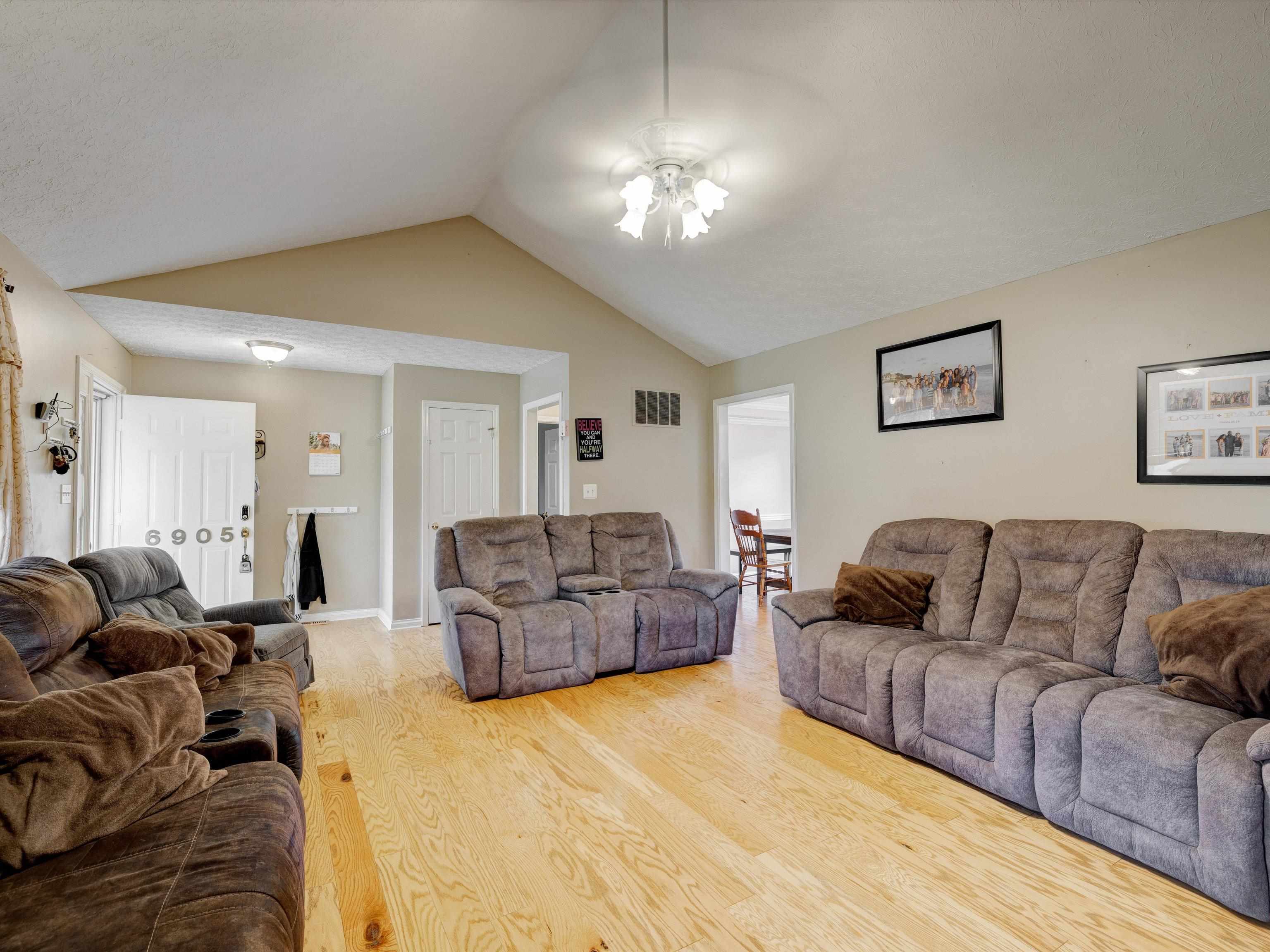 6905 Boteler Road, Philpot, Kentucky 42366, 5 Bedrooms Bedrooms, ,3 BathroomsBathrooms,Single Family Residence,For Sale,Boteler Road,87655