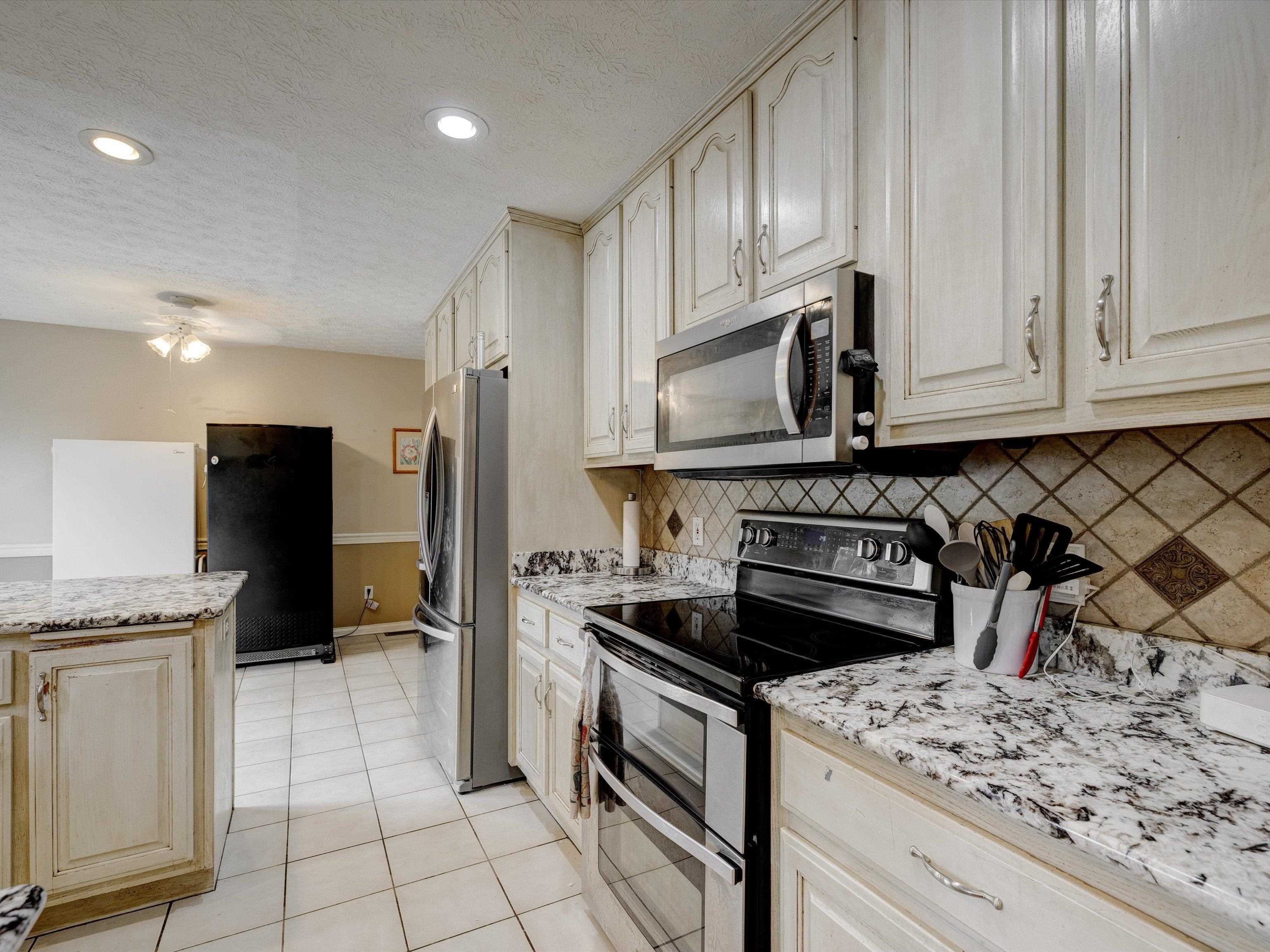 6905 Boteler Road, Philpot, Kentucky 42366, 5 Bedrooms Bedrooms, ,3 BathroomsBathrooms,Single Family Residence,For Sale,Boteler Road,87655