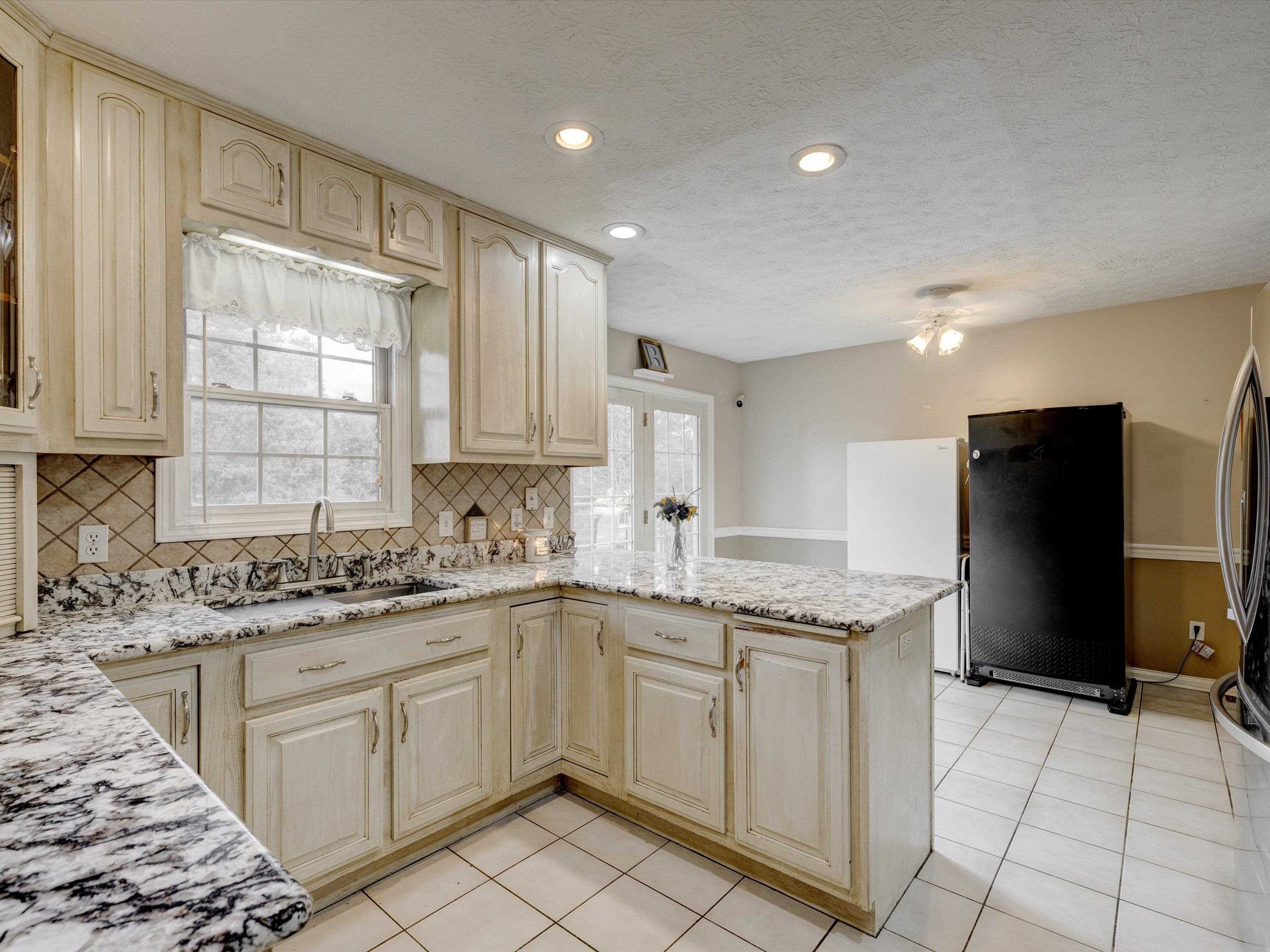 6905 Boteler Road, Philpot, Kentucky 42366, 5 Bedrooms Bedrooms, ,3 BathroomsBathrooms,Single Family Residence,For Sale,Boteler Road,87655