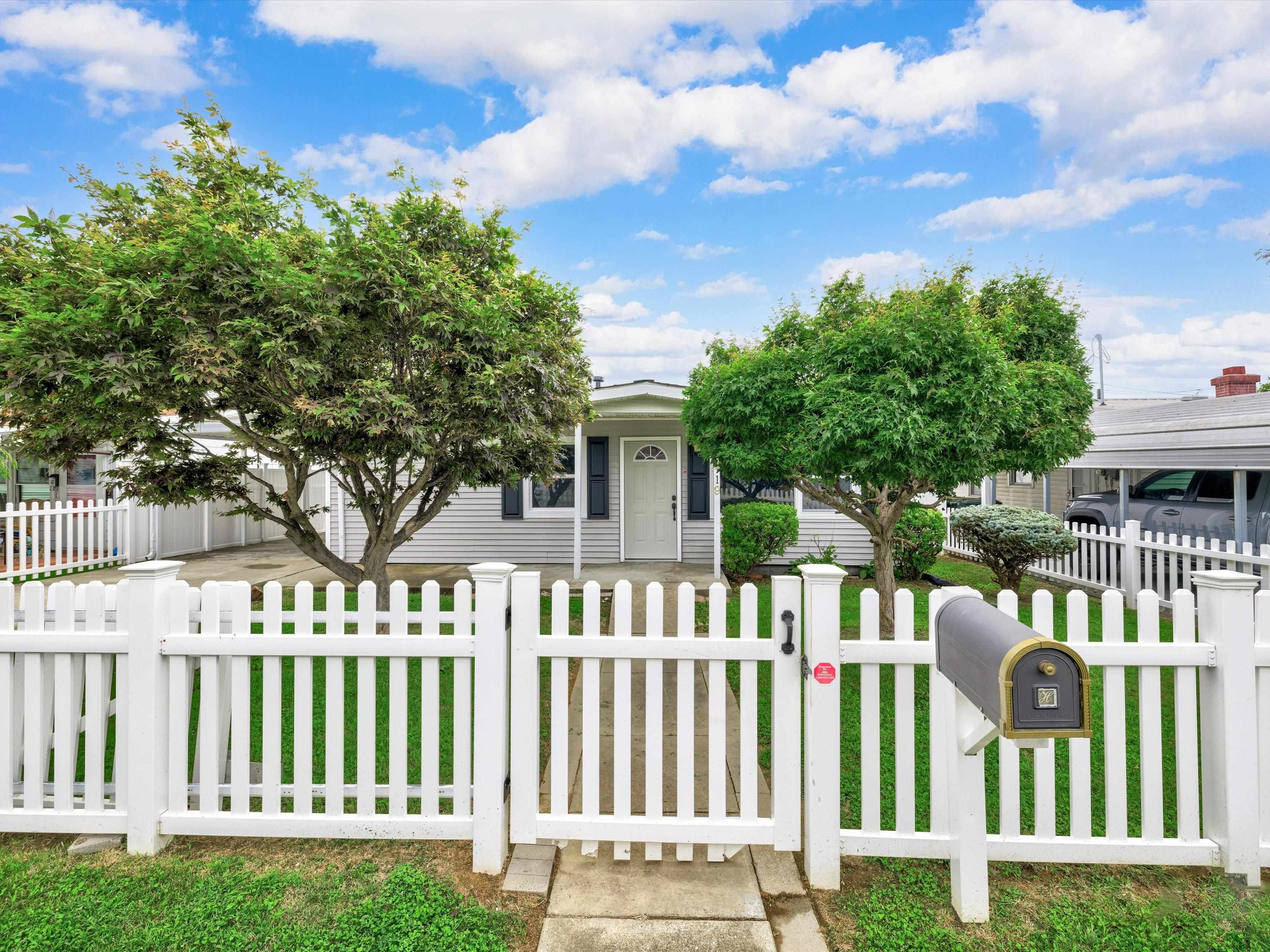 719 Dornell Street, Owensboro, Kentucky 42301, 3 Bedrooms Bedrooms, ,1 BathroomBathrooms,Single Family Residence,For Sale,Dornell Street,87676