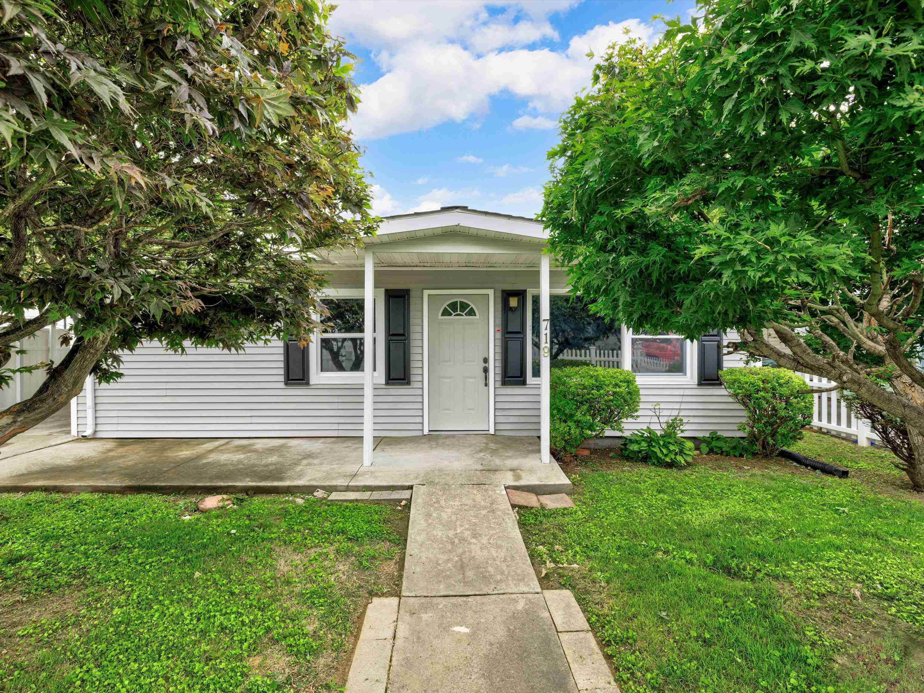 719 Dornell Street, Owensboro, Kentucky 42301, 3 Bedrooms Bedrooms, ,1 BathroomBathrooms,Single Family Residence,For Sale,Dornell Street,87676