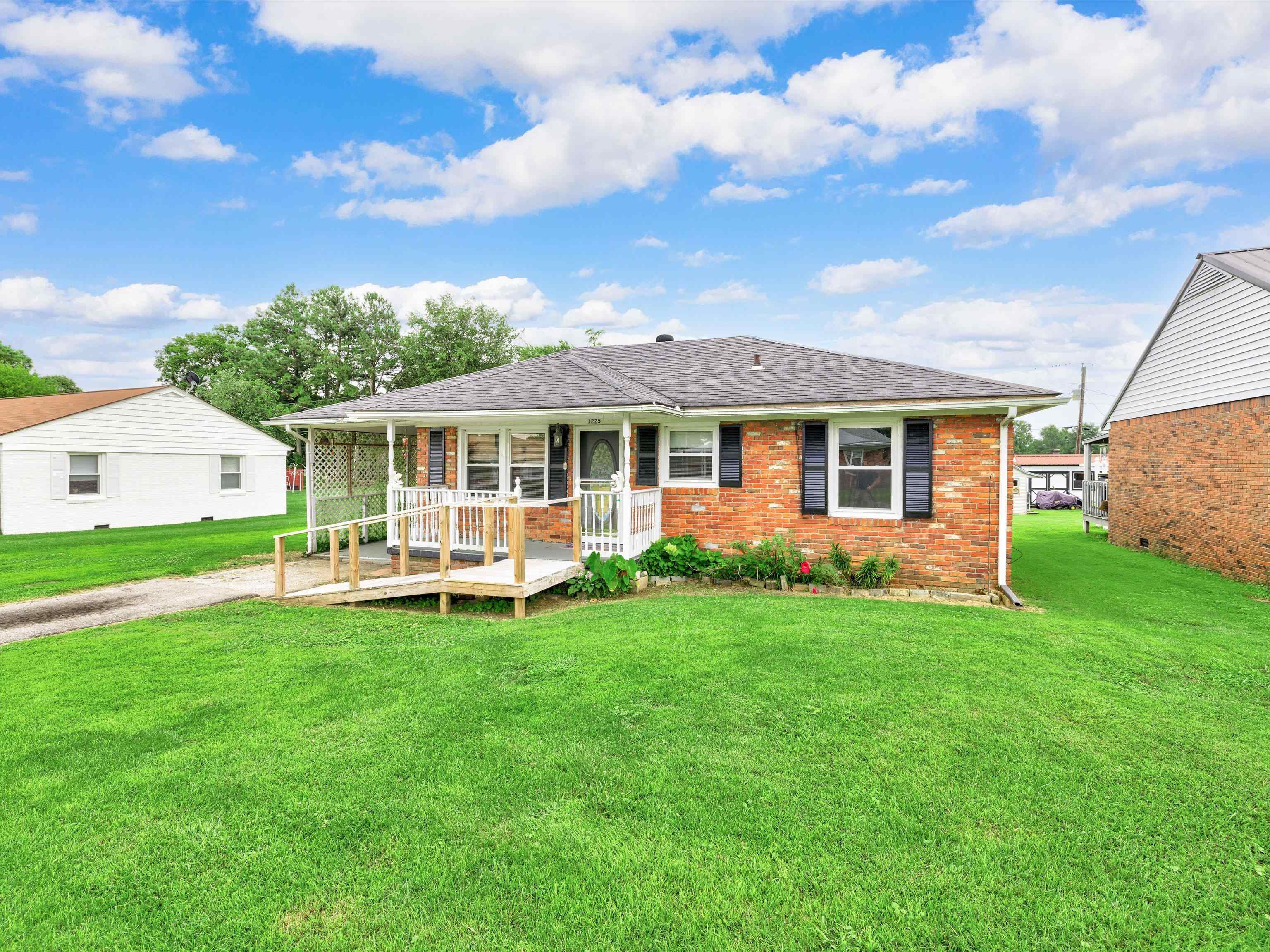 1225 Meadowlane Dr, Lewisport, Kentucky 42351, 3 Bedrooms Bedrooms, ,1 BathroomBathrooms,Single Family Residence,For Sale,Meadowlane Dr,87678