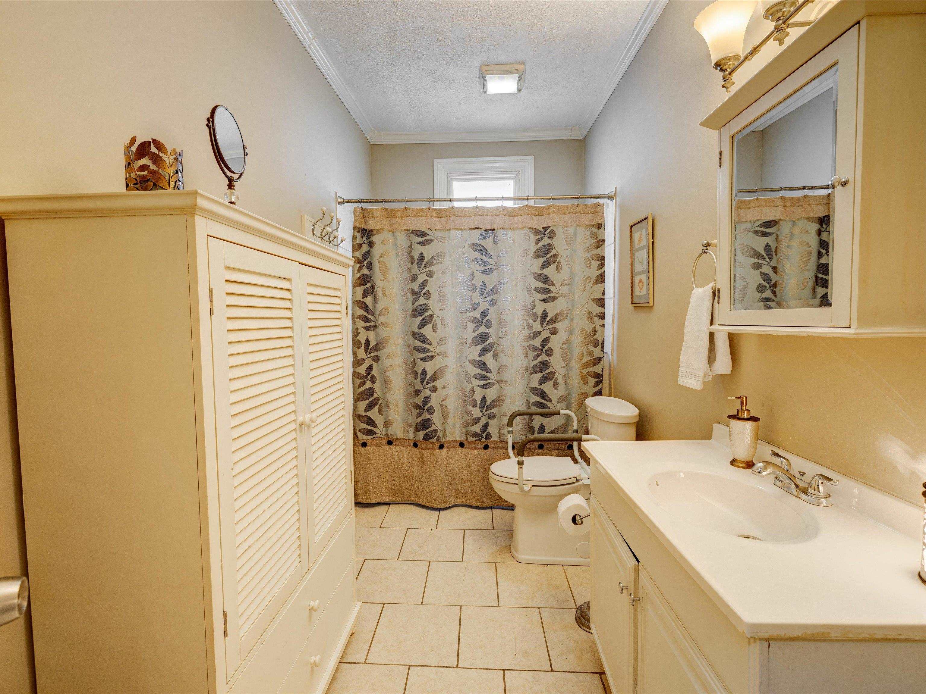 1604 4th St., Owensboro, Kentucky 42301, 3 Bedrooms Bedrooms, ,1 BathroomBathrooms,Single Family Residence,For Sale,4th St.,87706